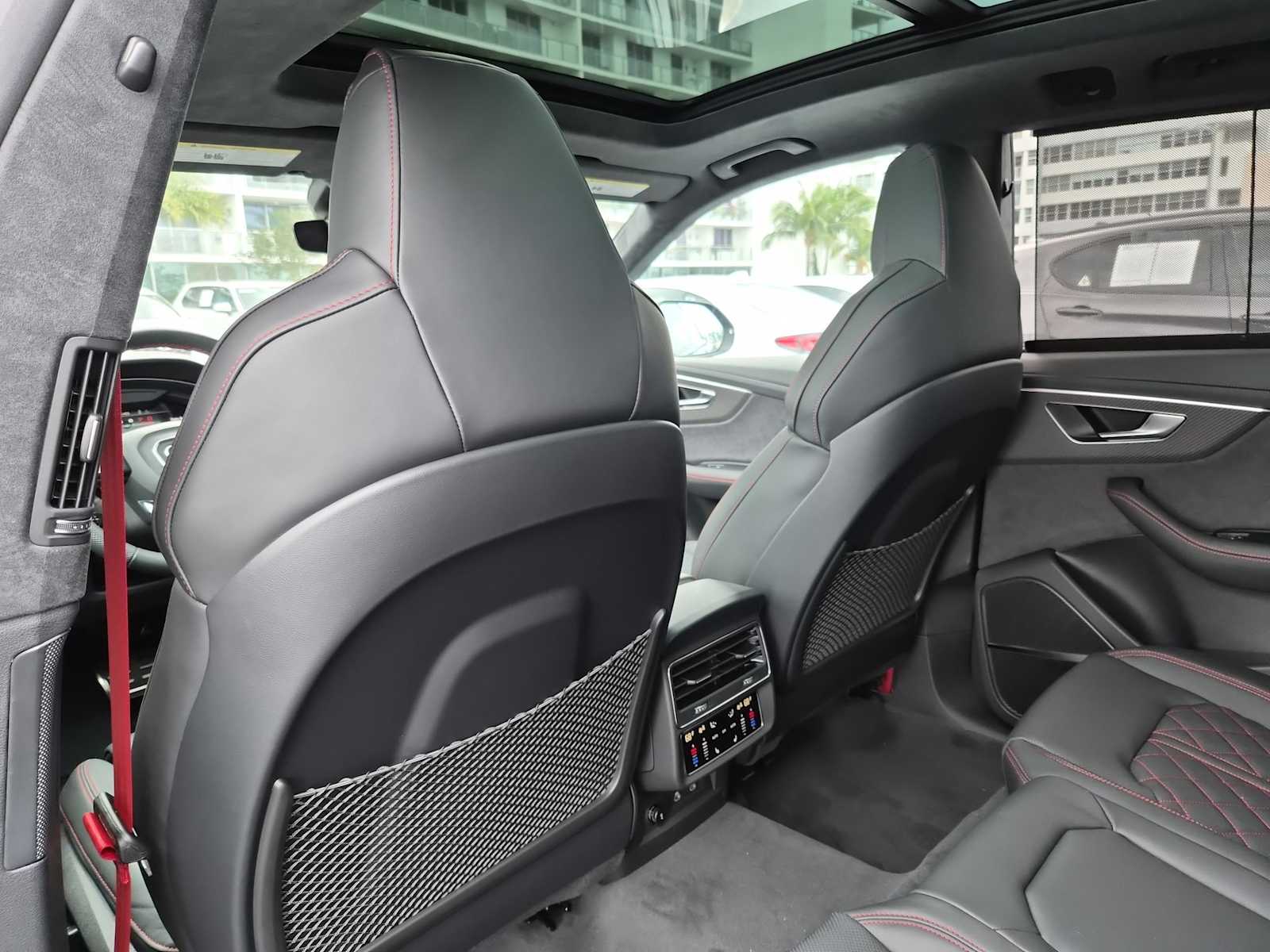 Thumbnail: 2026 Audi SQ8 - 17