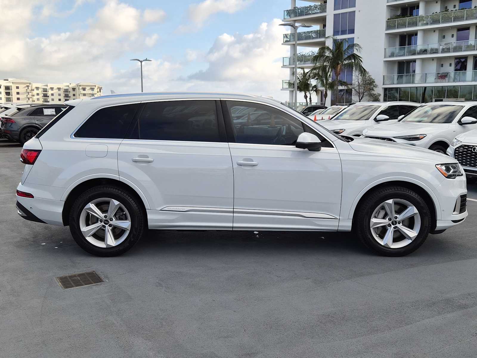 Thumbnail: 2023 Audi Q7 - 7