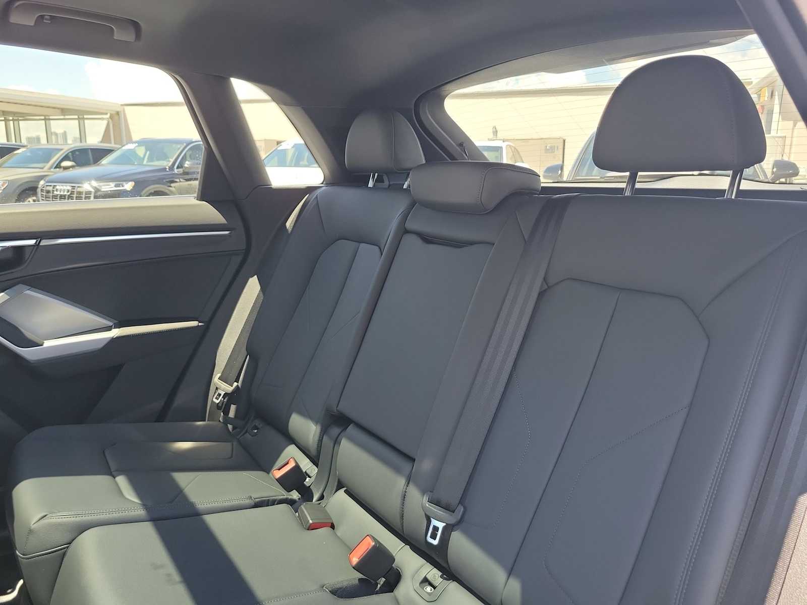 Thumbnail: 2025 Audi Q3 - 19