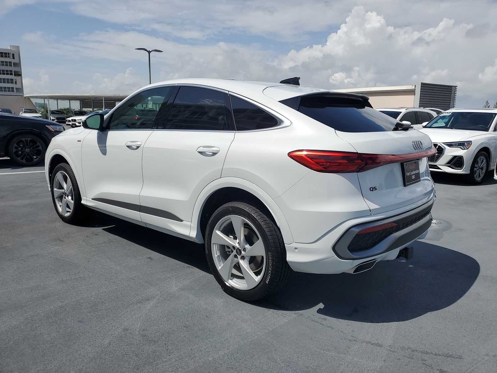 Thumbnail: 2025 Audi Q5 - 4