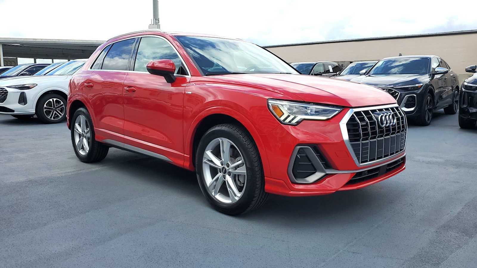 Thumbnail: 2023 Audi Q3 - 8