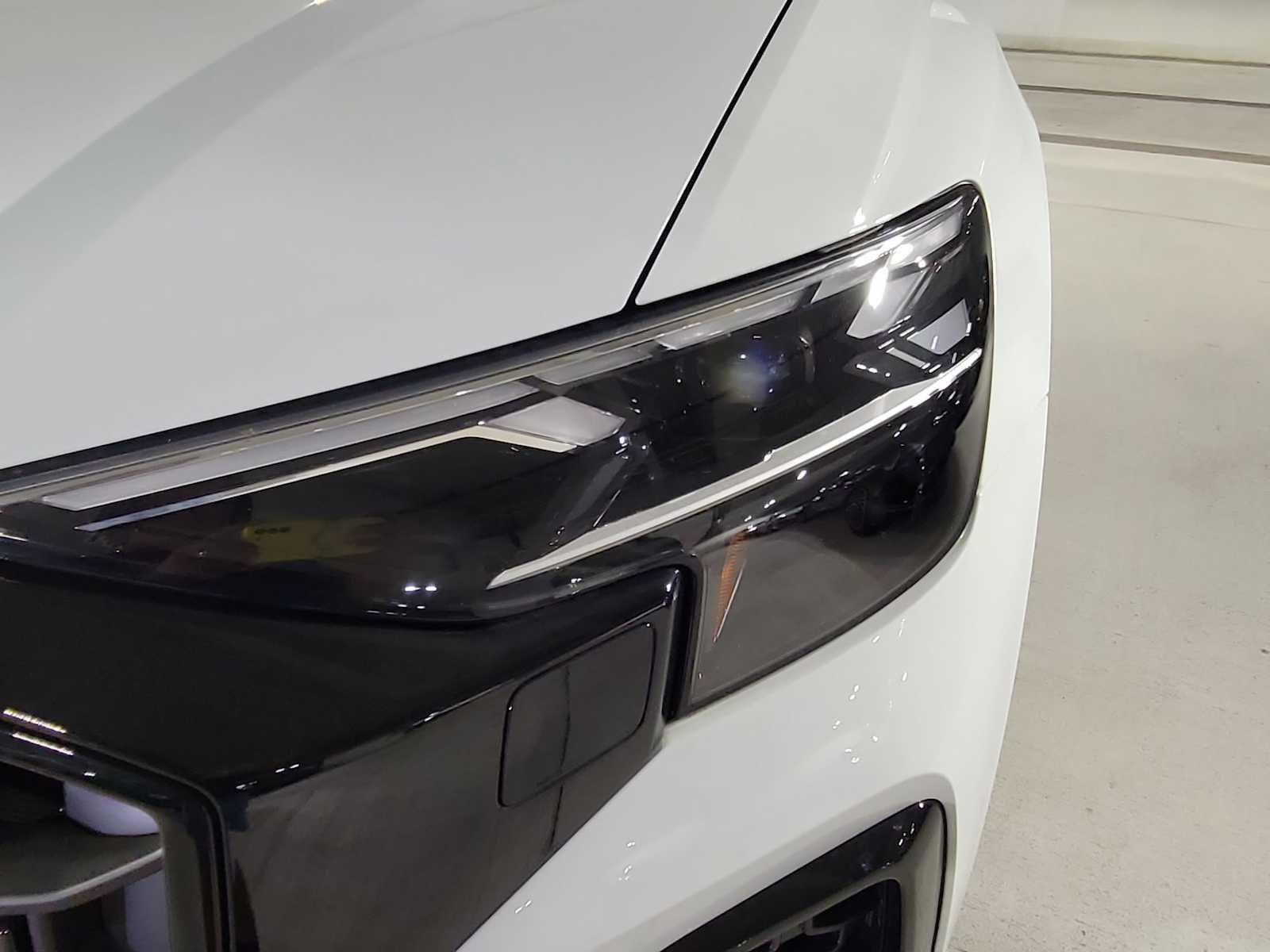 Thumbnail: 2026 Audi Q8 - 10