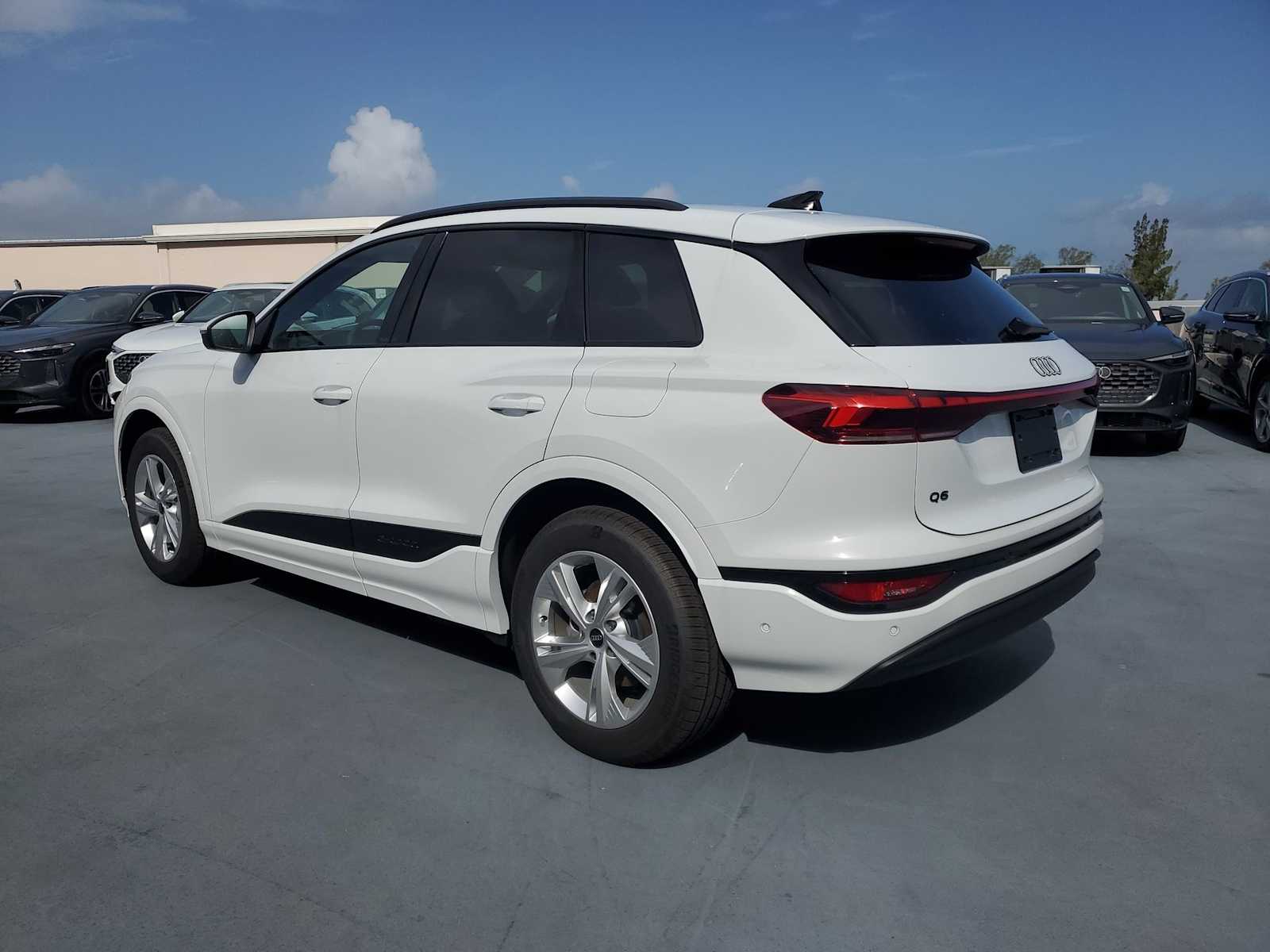 Thumbnail: 2025 Audi Q6 e-tron - 4