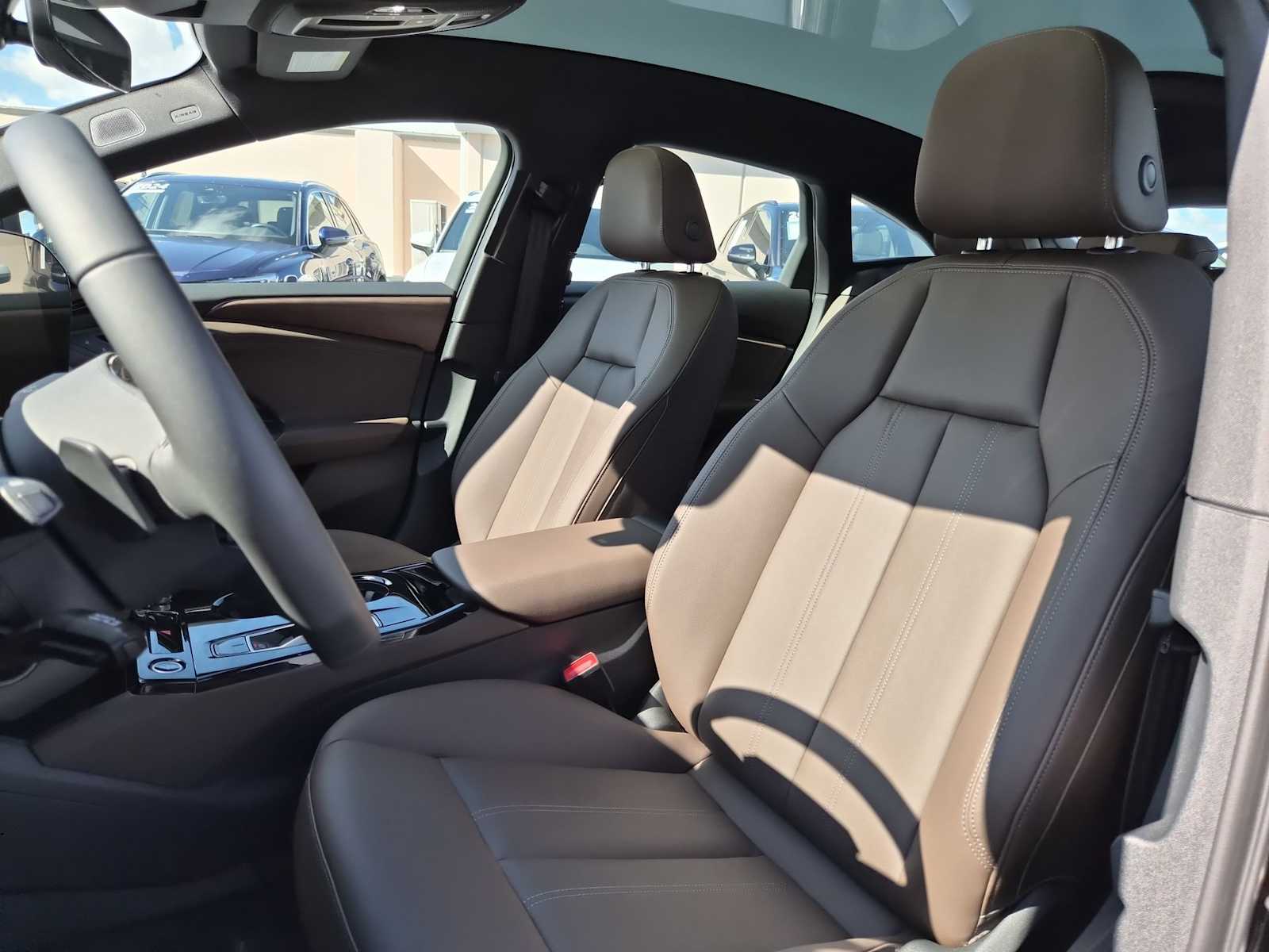 Thumbnail: 2025 Audi e-tron S - 15