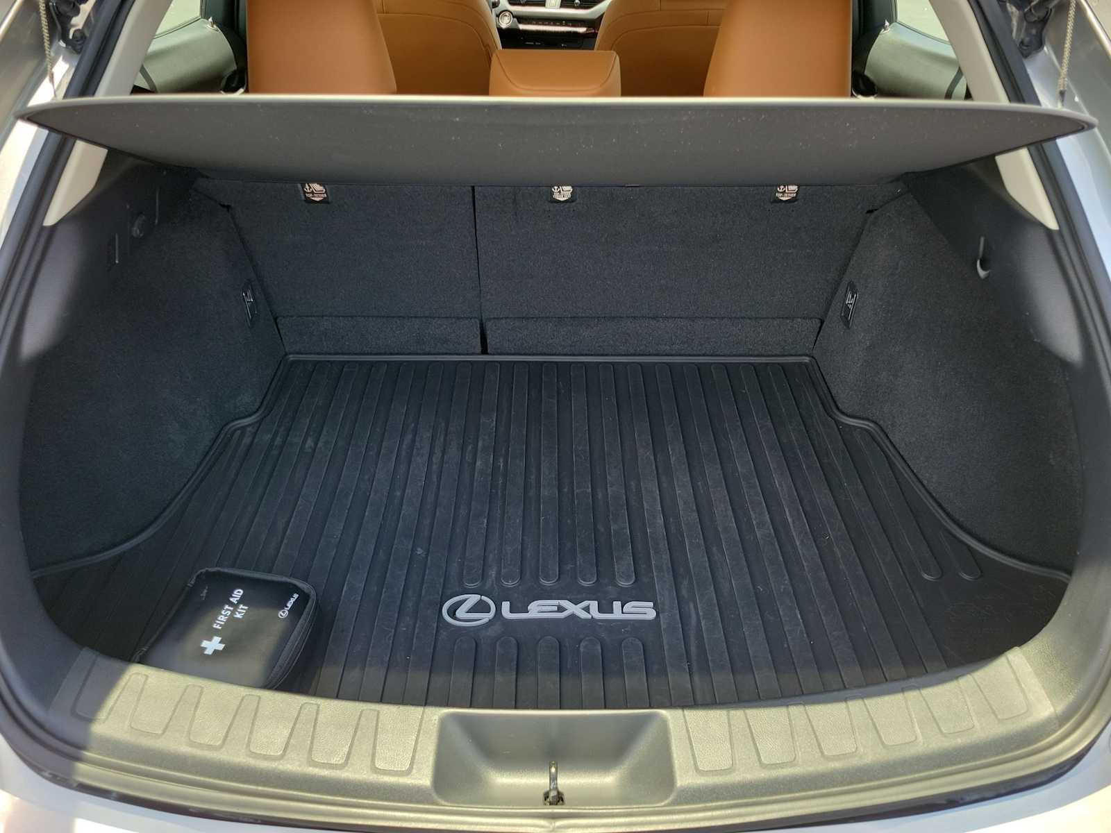 Thumbnail: 2021 Lexus UX - 29