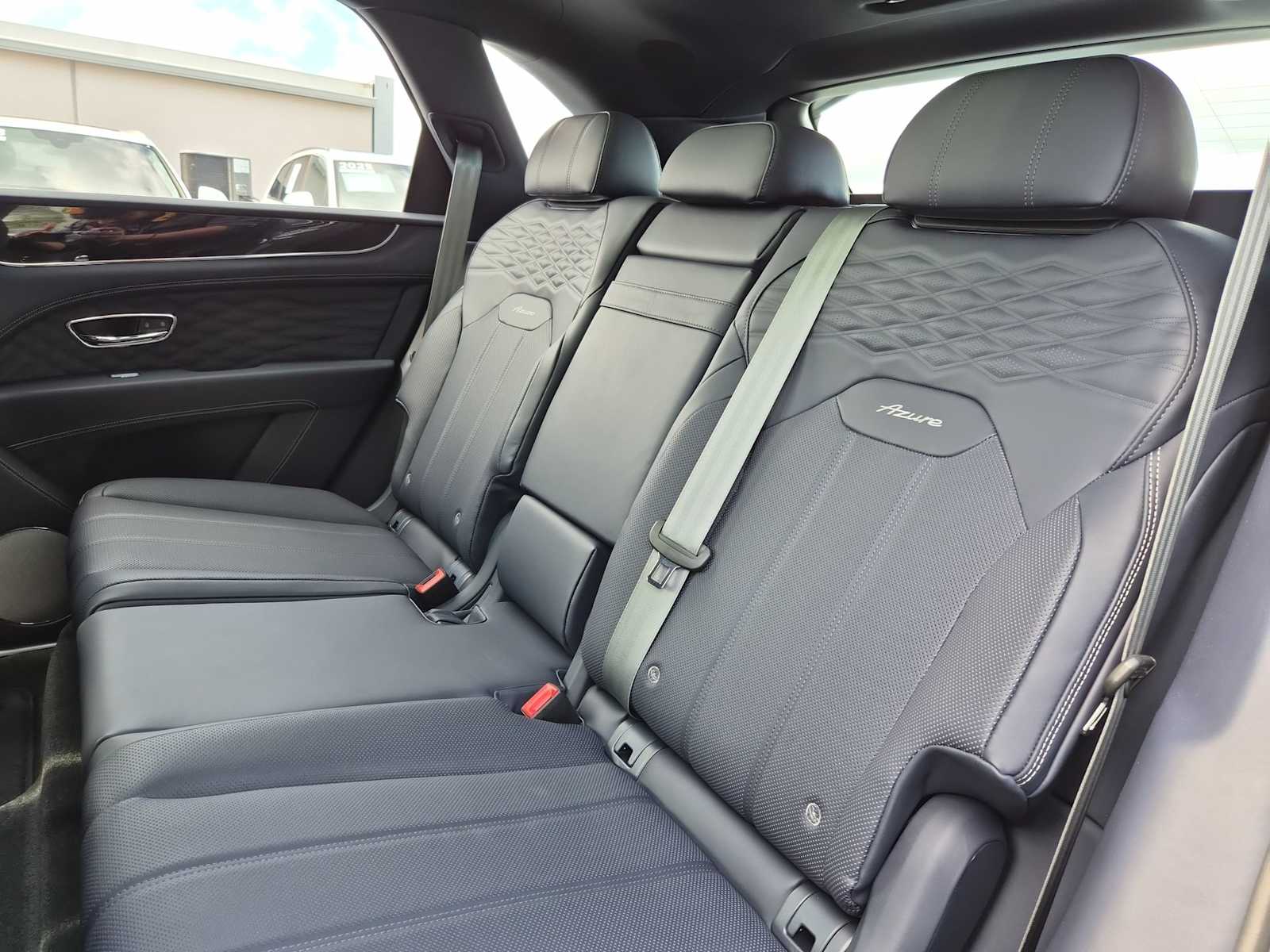 Thumbnail: 2025 Bentley Bentayga - 18