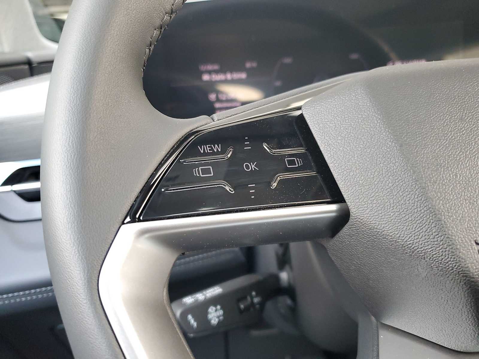 Thumbnail: 2025 Audi Q6 e-tron - 17