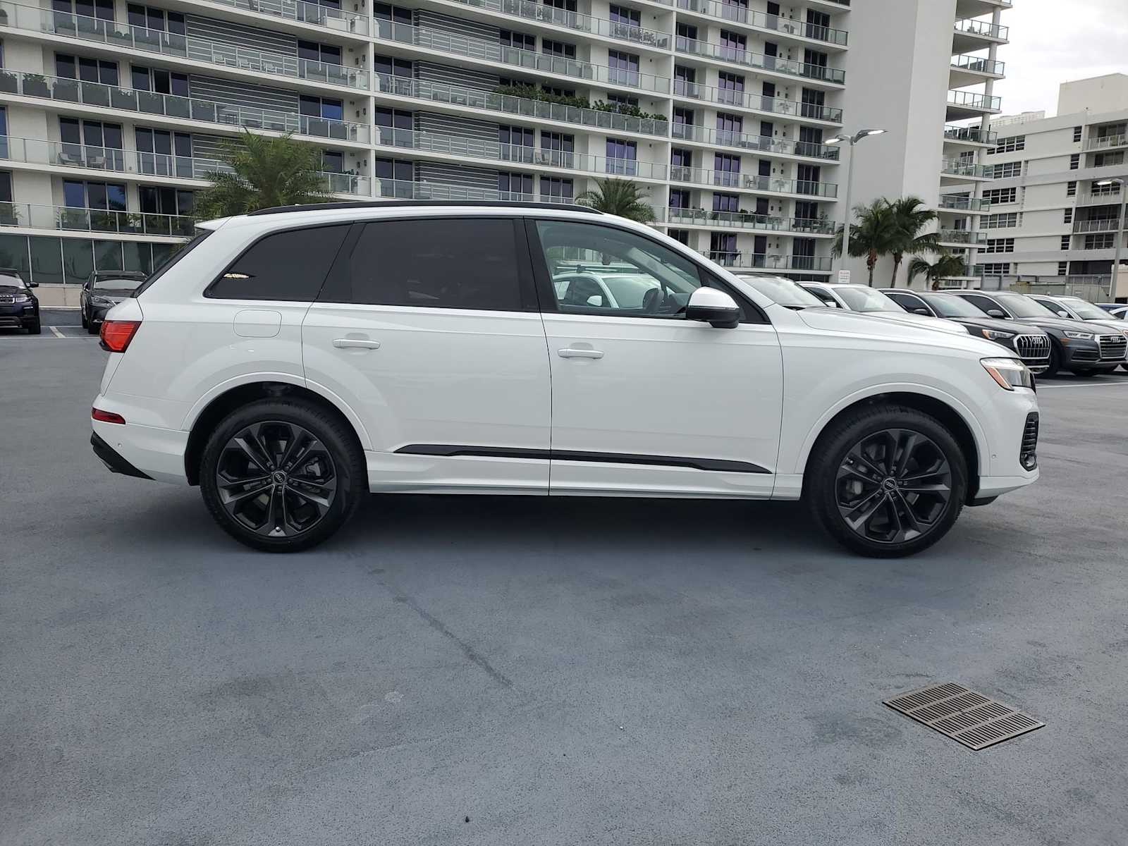 Thumbnail: 2025 Audi Q7 - 7