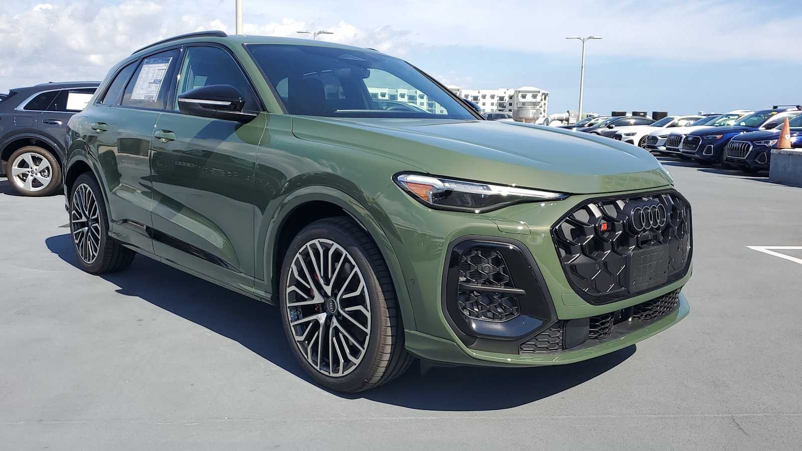 Thumbnail: 2025 Audi SQ5 - 8
