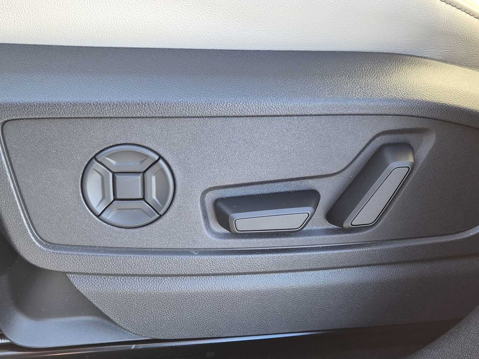 Thumbnail: 2025 Audi Q5 - 16