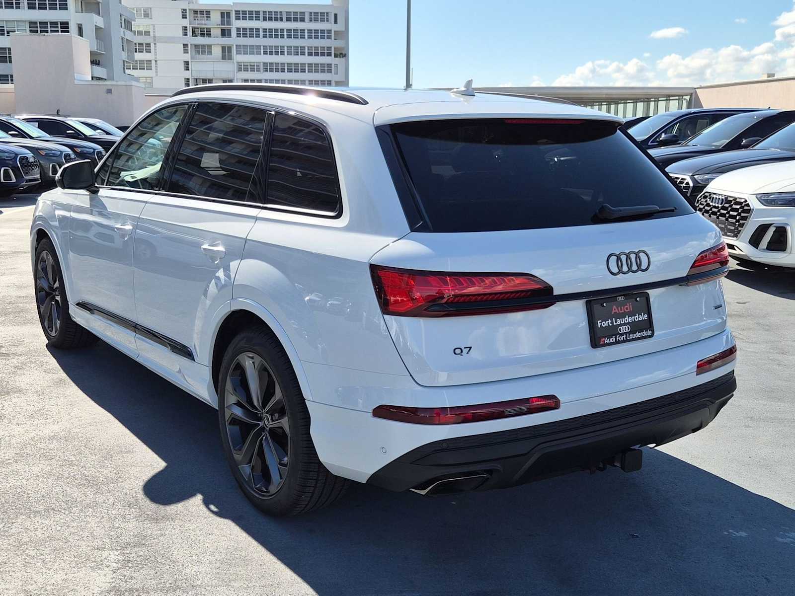 Thumbnail: 2026 Audi Q7 - 4