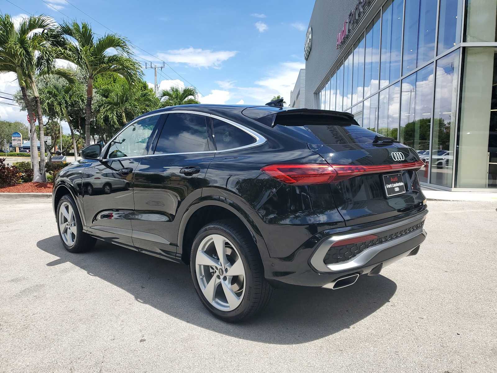 Thumbnail: 2025 Audi Q5 - 4