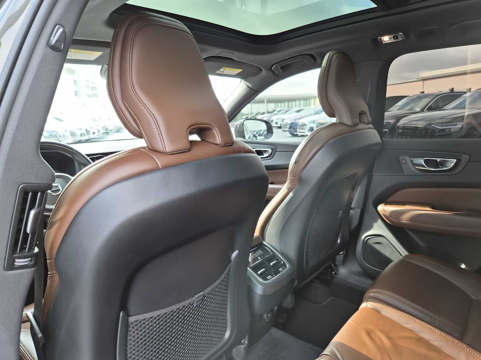 Thumbnail: 2021 Volvo XC60 - 17