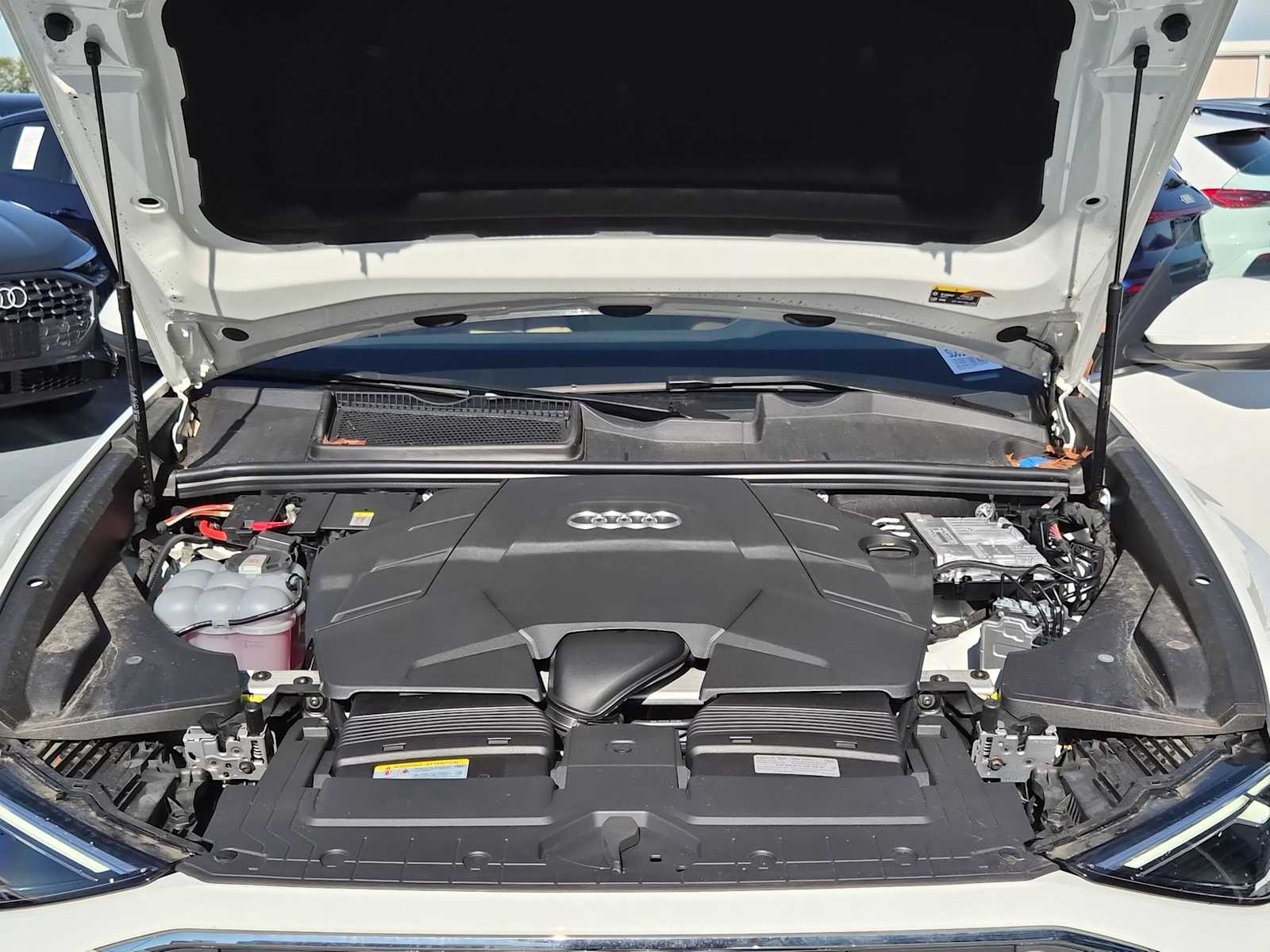 Thumbnail: 2025 Audi Q8 - 13