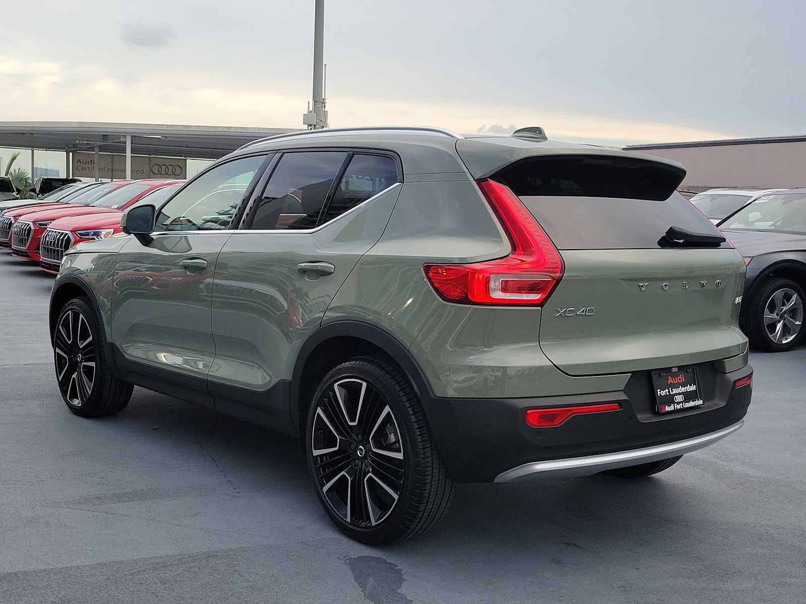 Thumbnail: 2024 Volvo XC40 - 4