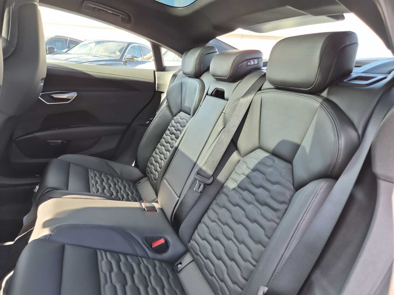 Thumbnail: 2026 Audi e-tron GT - 18