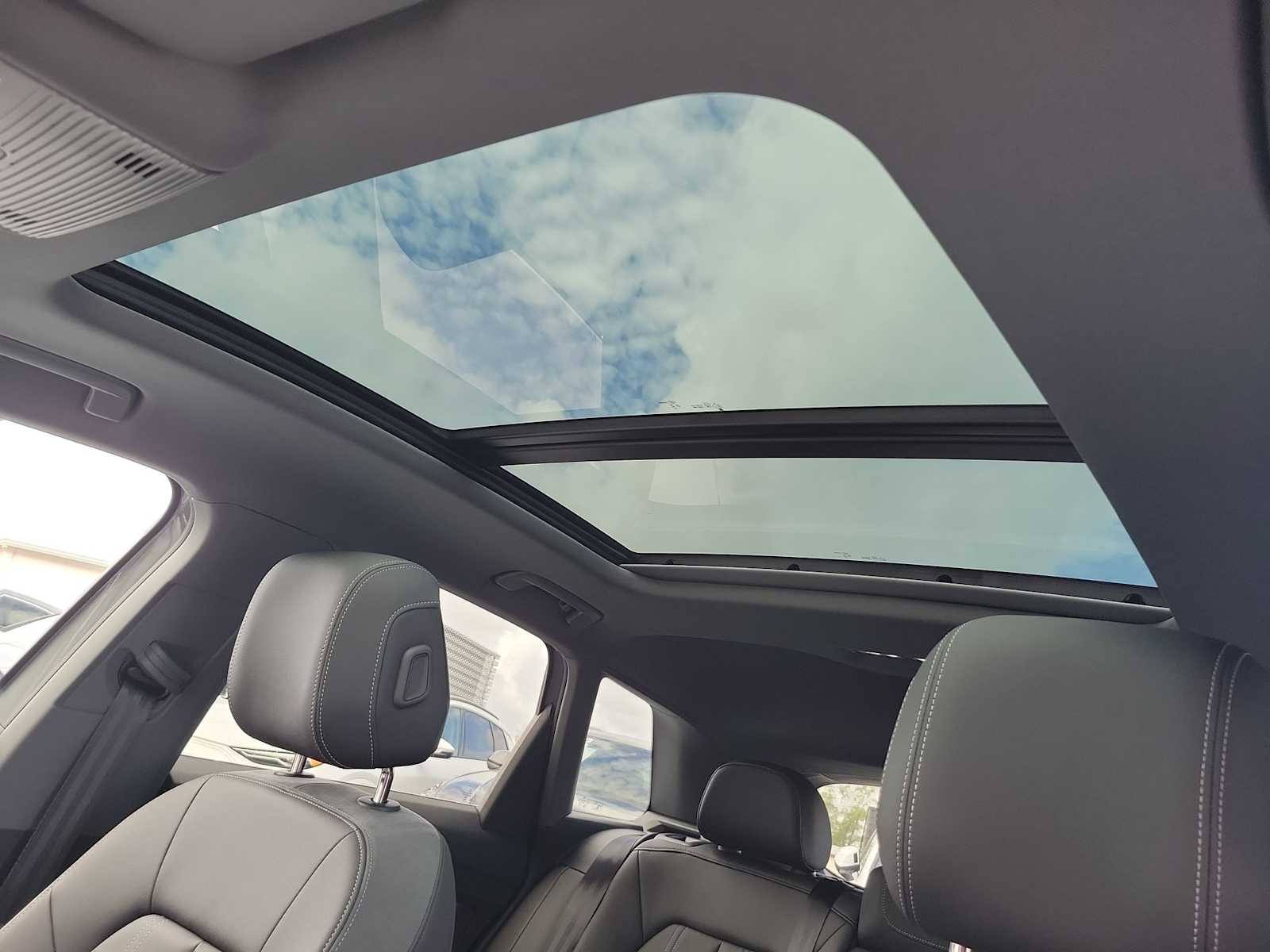 Thumbnail: 2026 Audi Q4 e-tron - 18