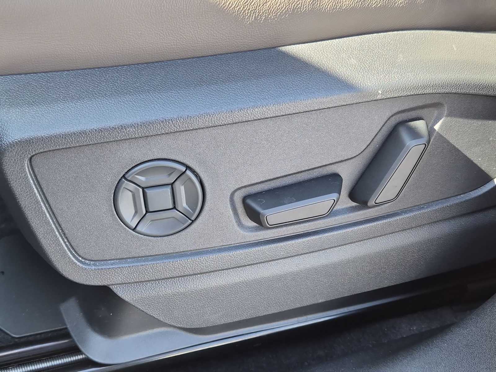 Thumbnail: 2025 Audi Q5 - 16