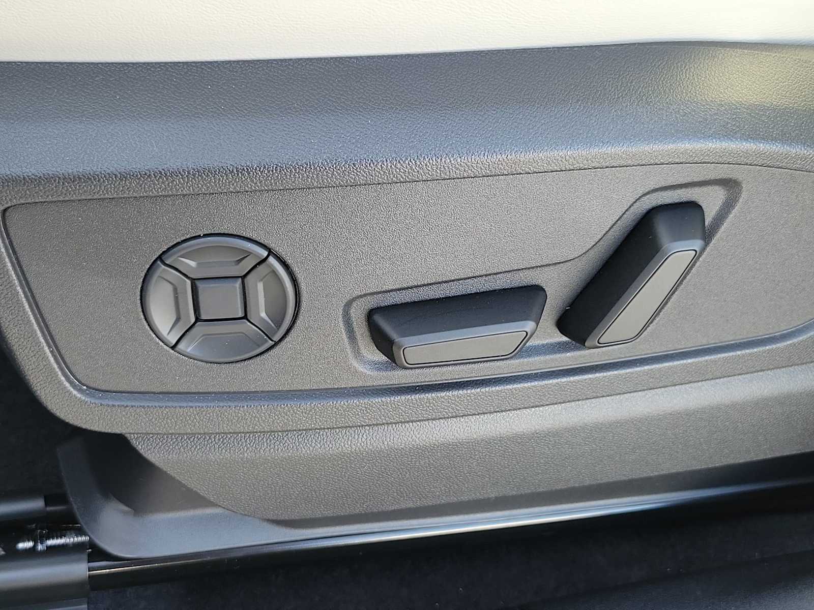 Thumbnail: 2025 Audi Q5 - 16