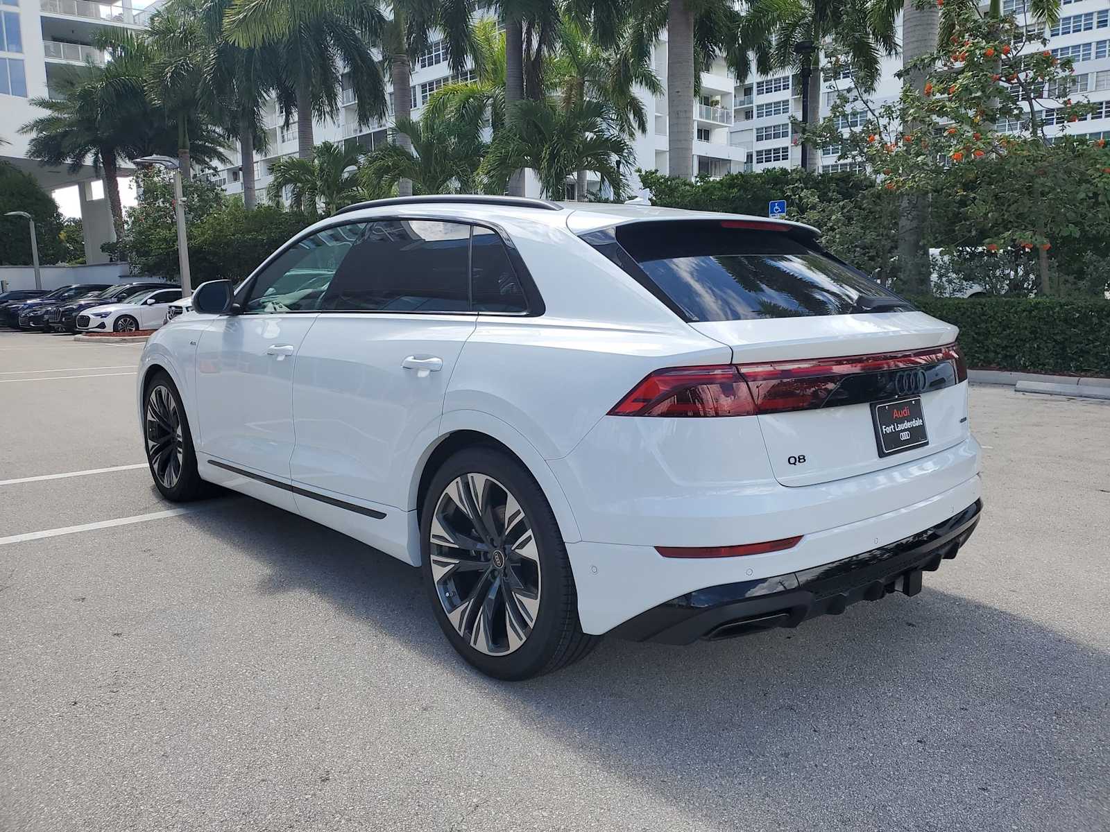 Thumbnail: 2025 Audi Q8 - 4