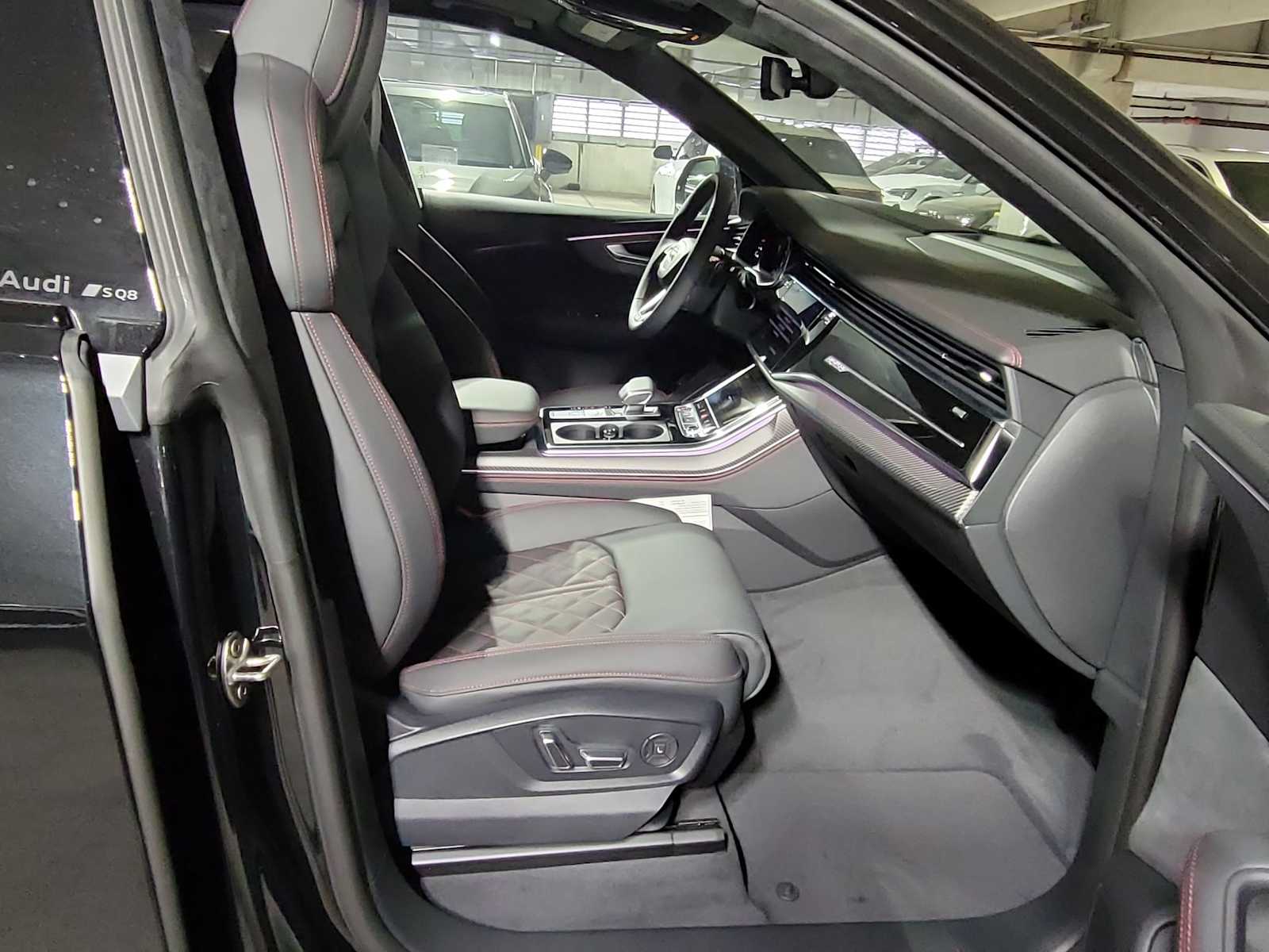 Thumbnail: 2026 Audi SQ8 - 17