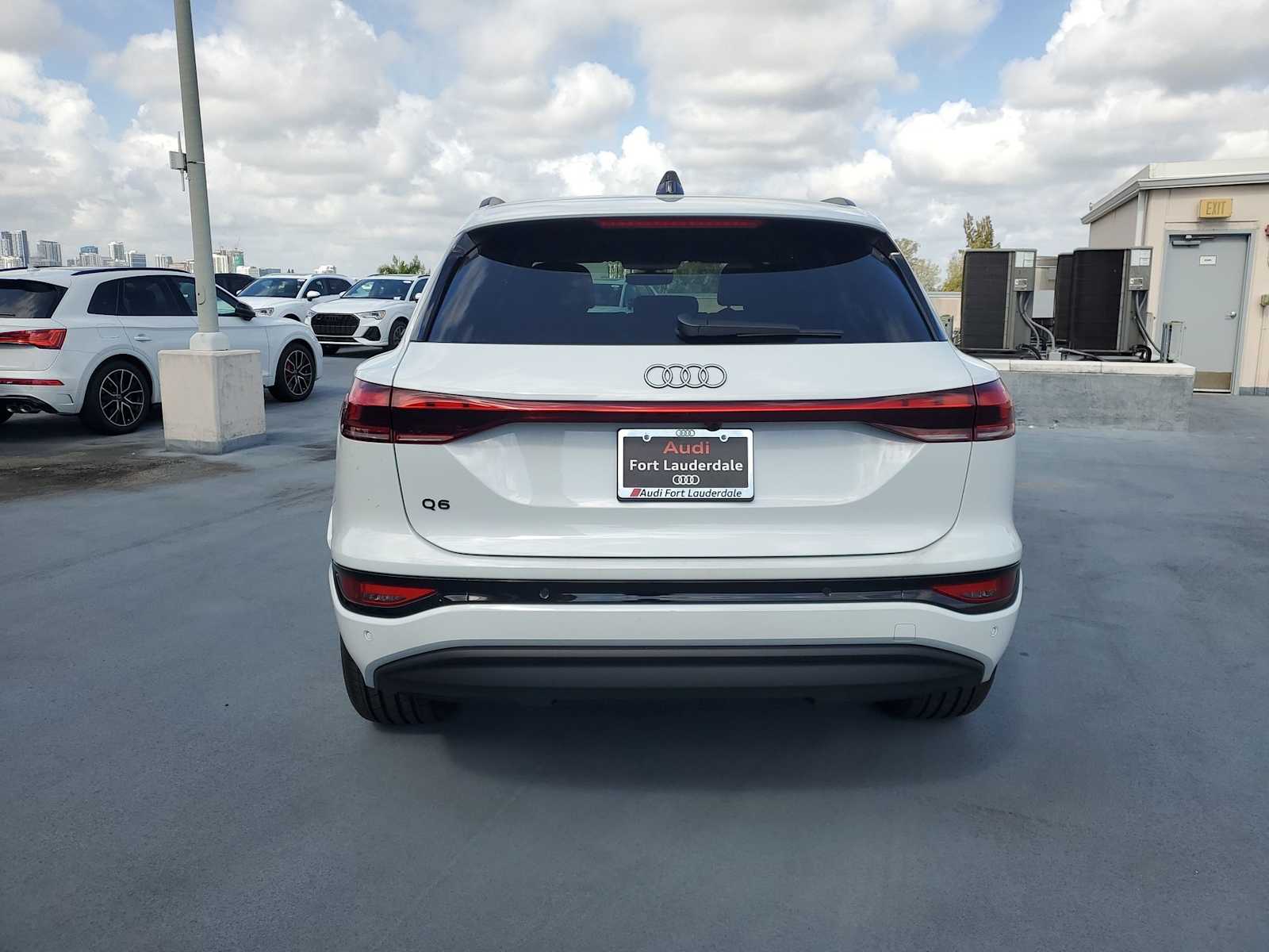 Thumbnail: 2025 Audi Q6 e-tron - 5