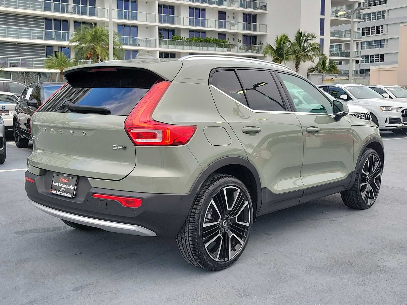 Thumbnail: 2024 Volvo XC40 - 6