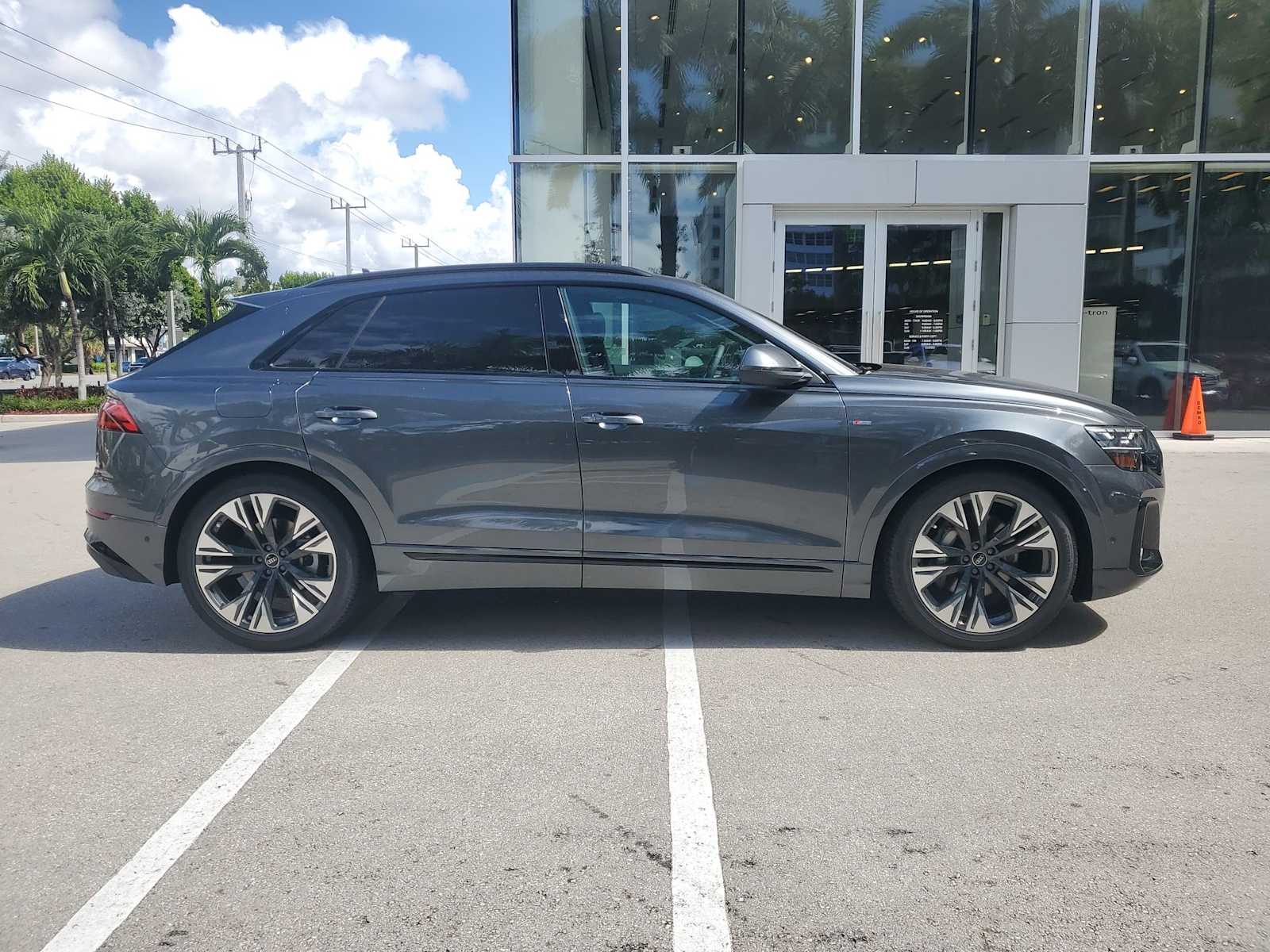 Thumbnail: 2025 Audi Q8 - 6