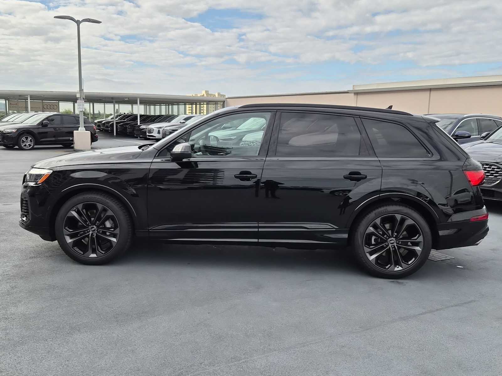 Thumbnail: 2026 Audi Q7 - 3