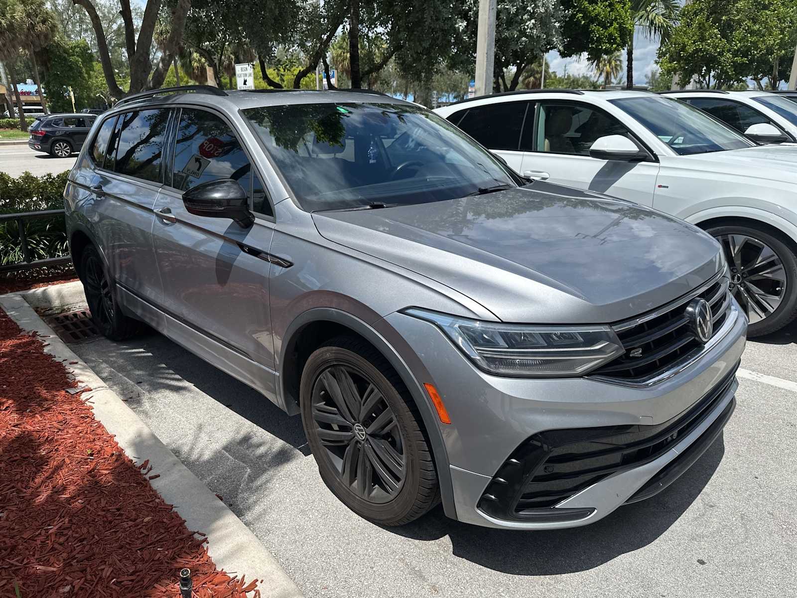 Thumbnail: 2022 Volkswagen Tiguan - 1