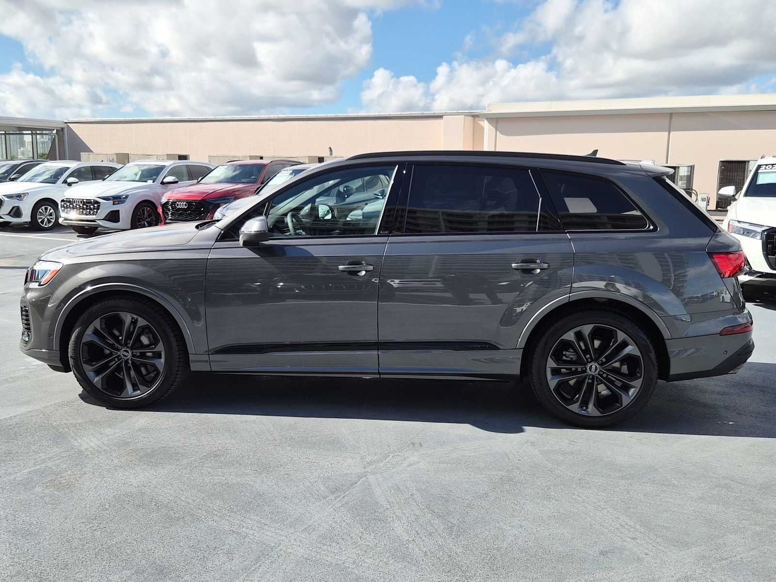 Thumbnail: 2026 Audi Q7 - 3