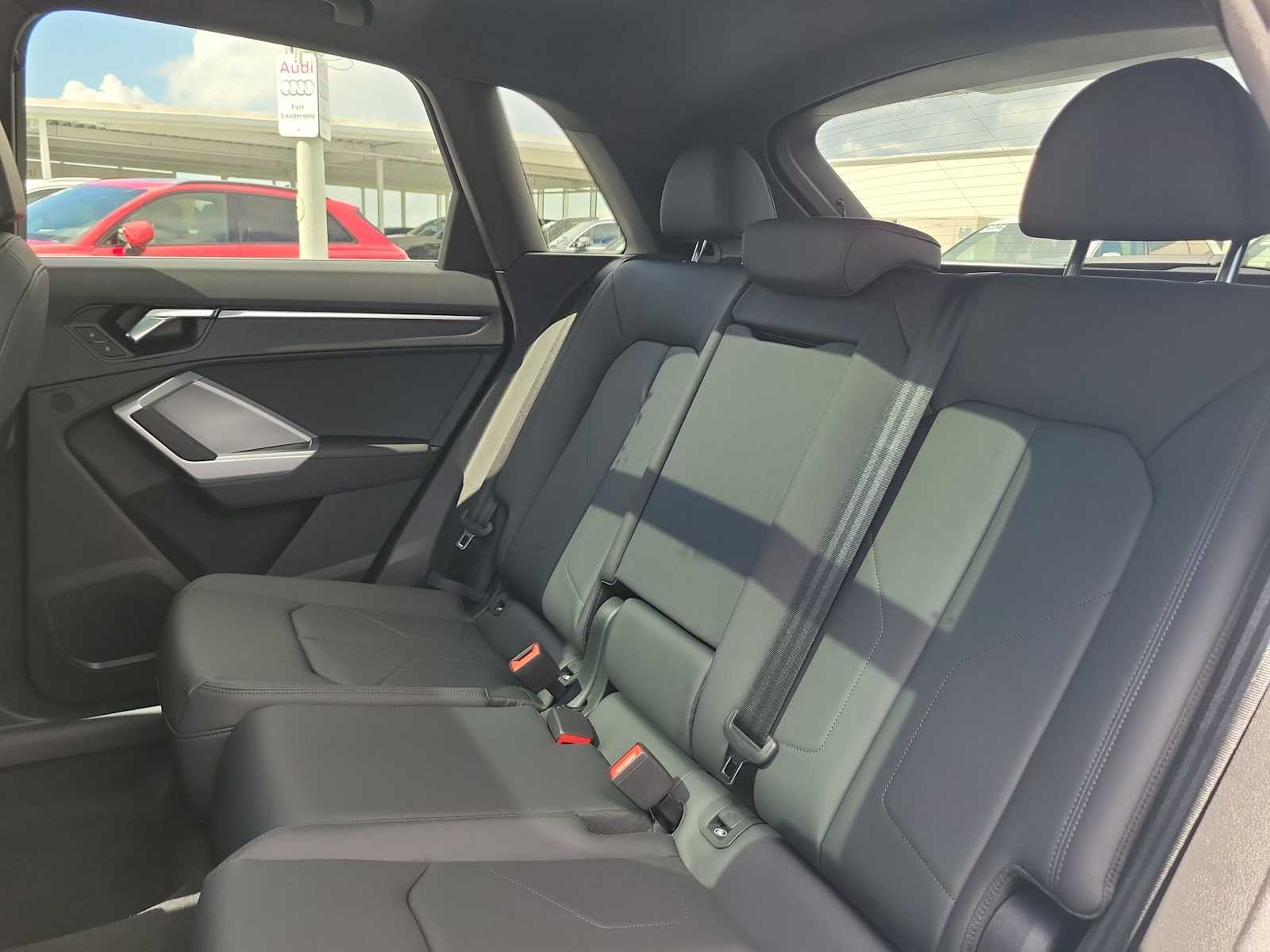 Thumbnail: 2025 Audi Q3 - 19