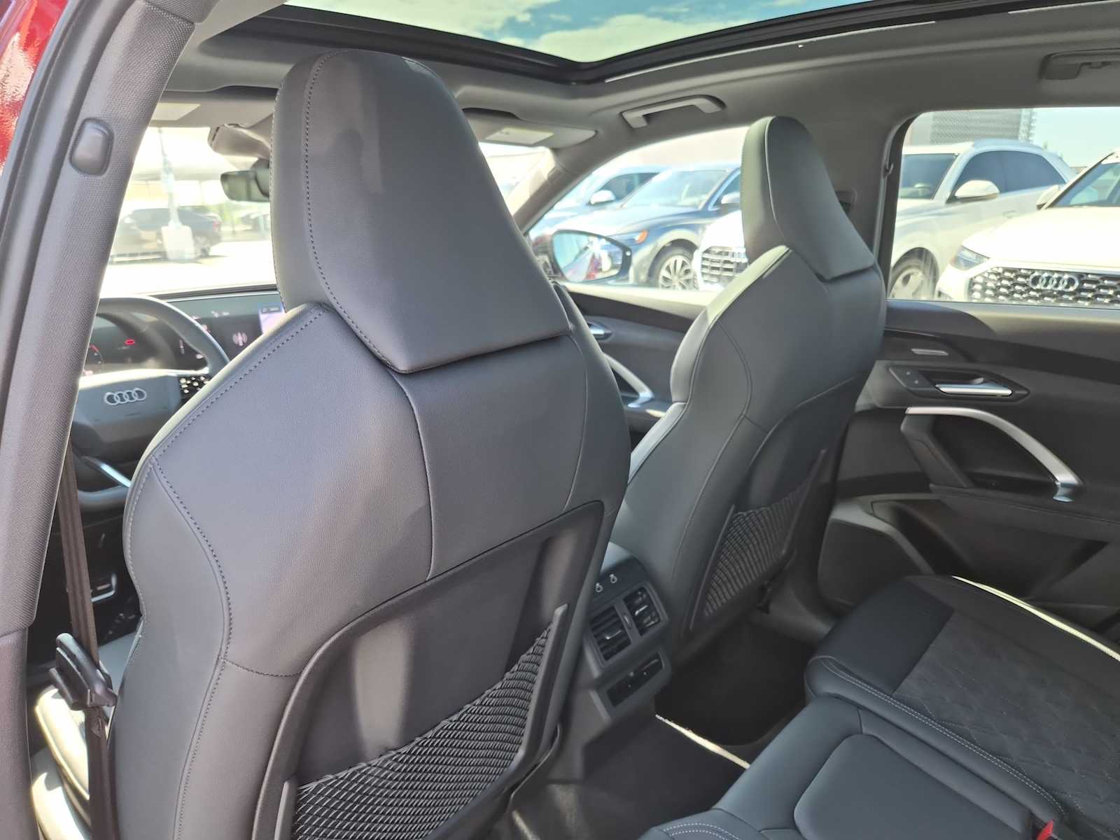 Thumbnail: 2025 Audi SQ5 - 17