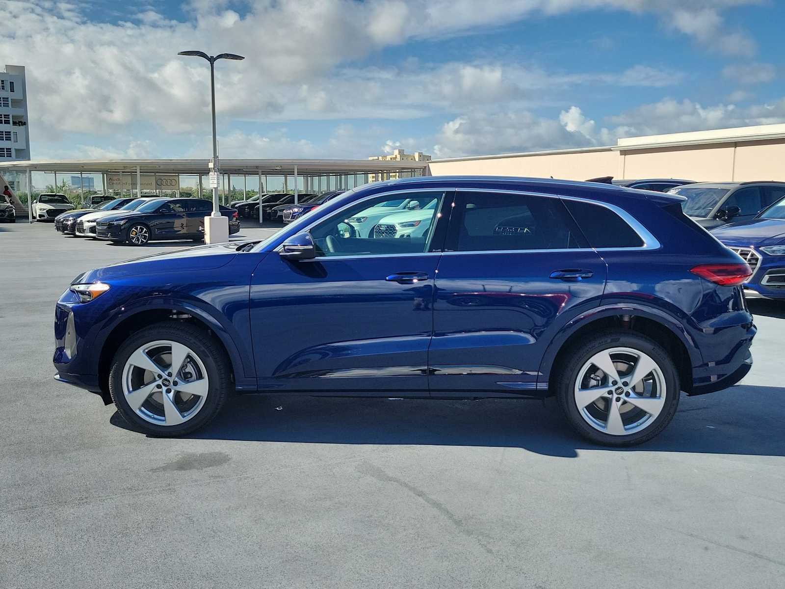 Thumbnail: 2025 Audi Q5 - 3