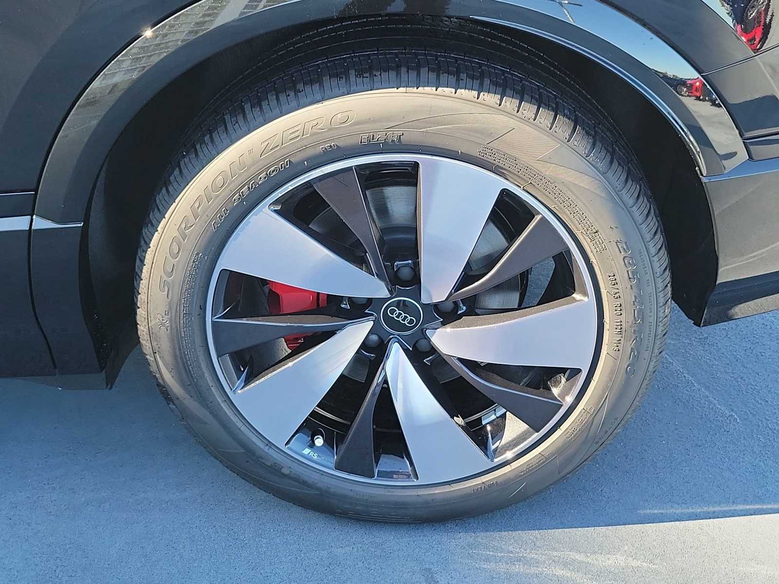Thumbnail: 2025 Audi SQ6 e-tron - 12