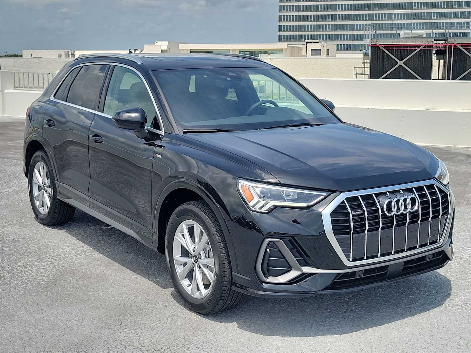 Thumbnail: 2025 Audi Q3 - 8