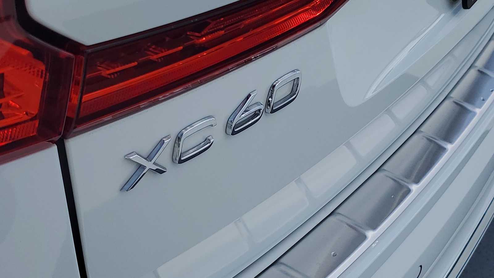 Thumbnail: 2022 Volvo XC60 - 12