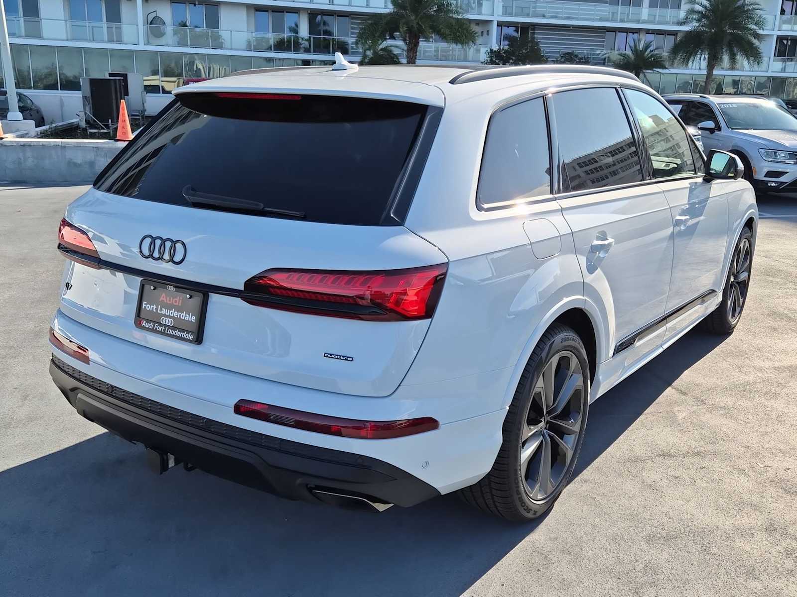 Thumbnail: 2026 Audi Q7 - 6