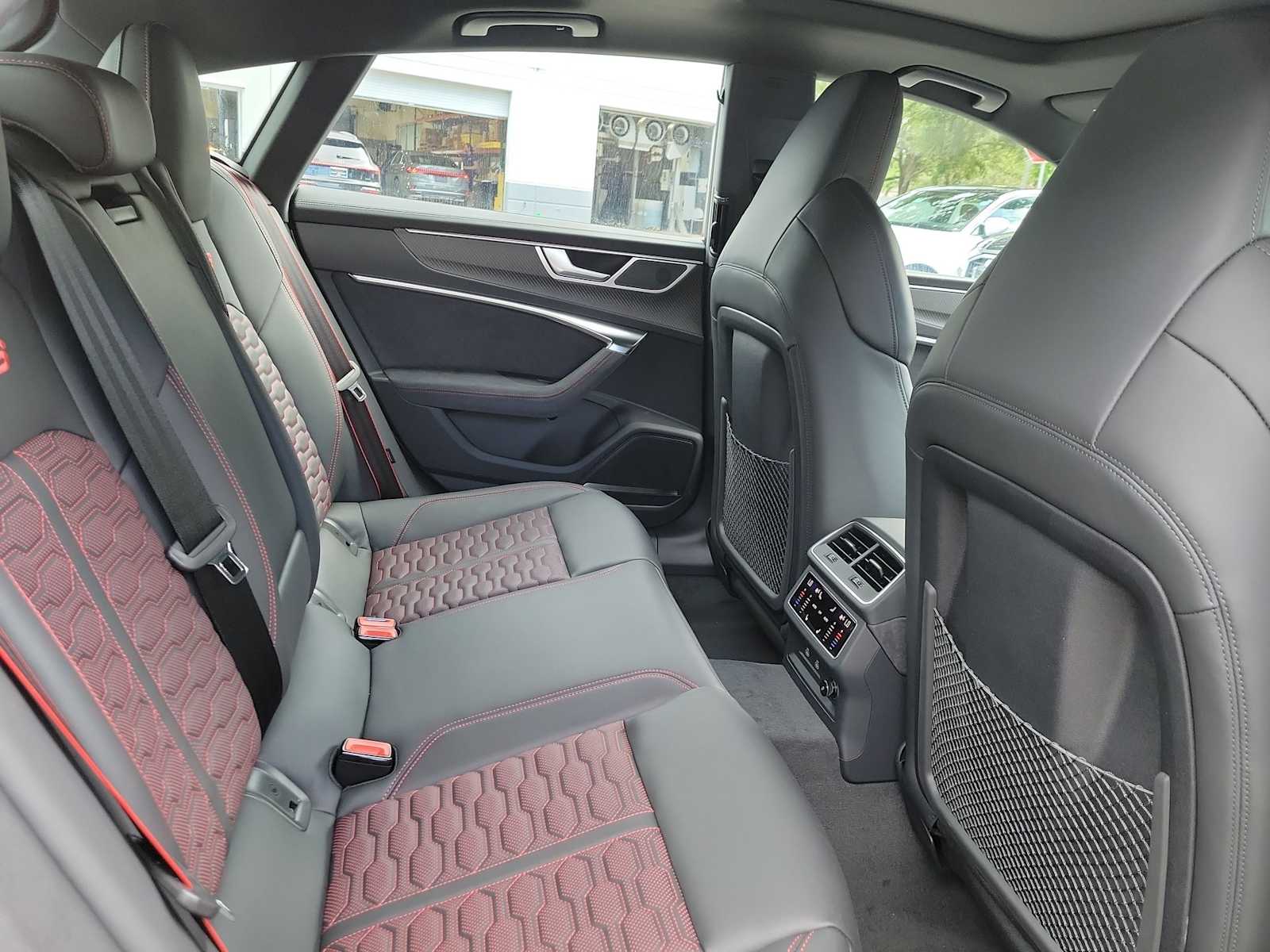 Thumbnail: 2025 Audi RS 7 - 13