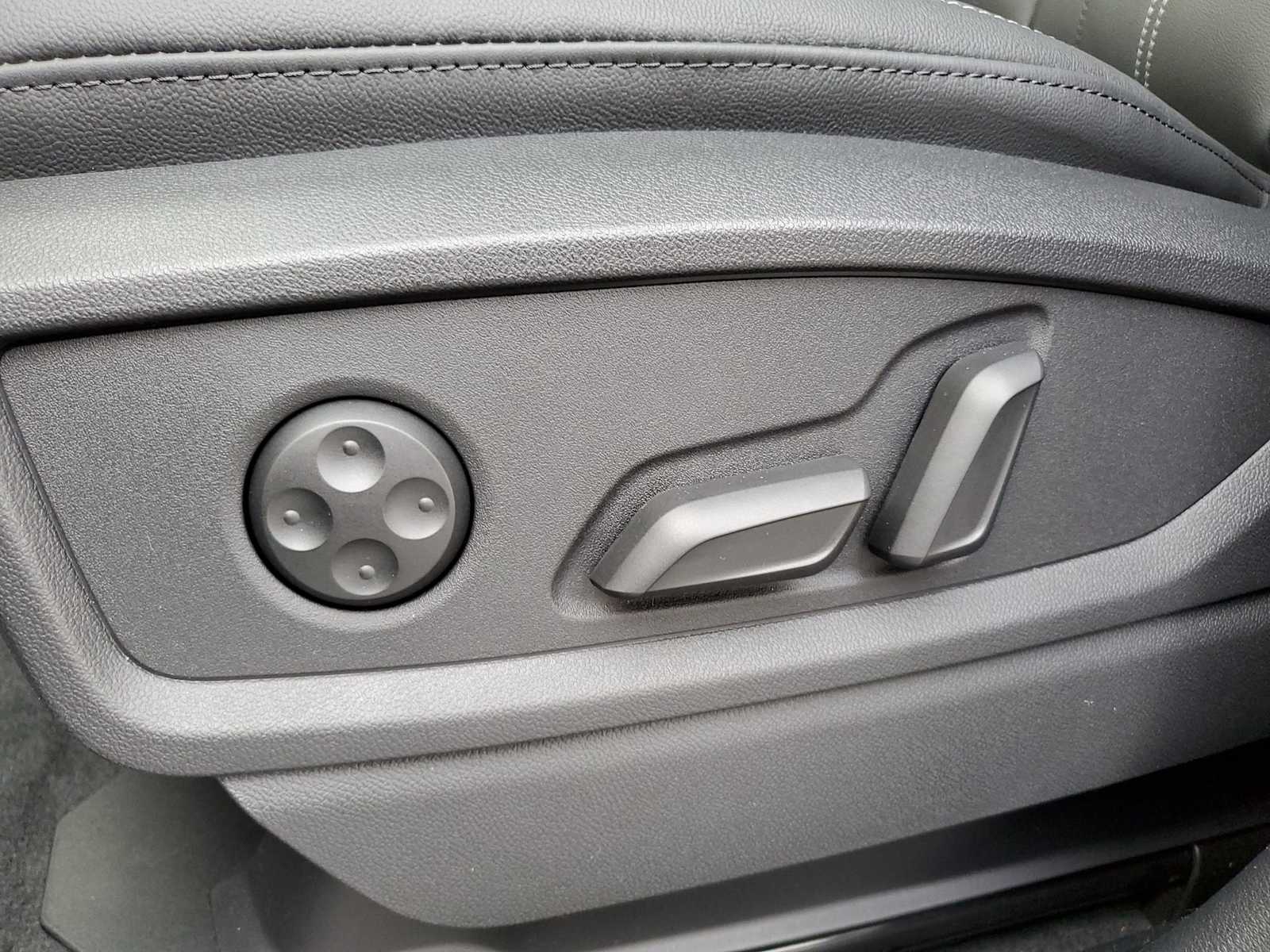 Thumbnail: 2023 Audi Q5 - 16