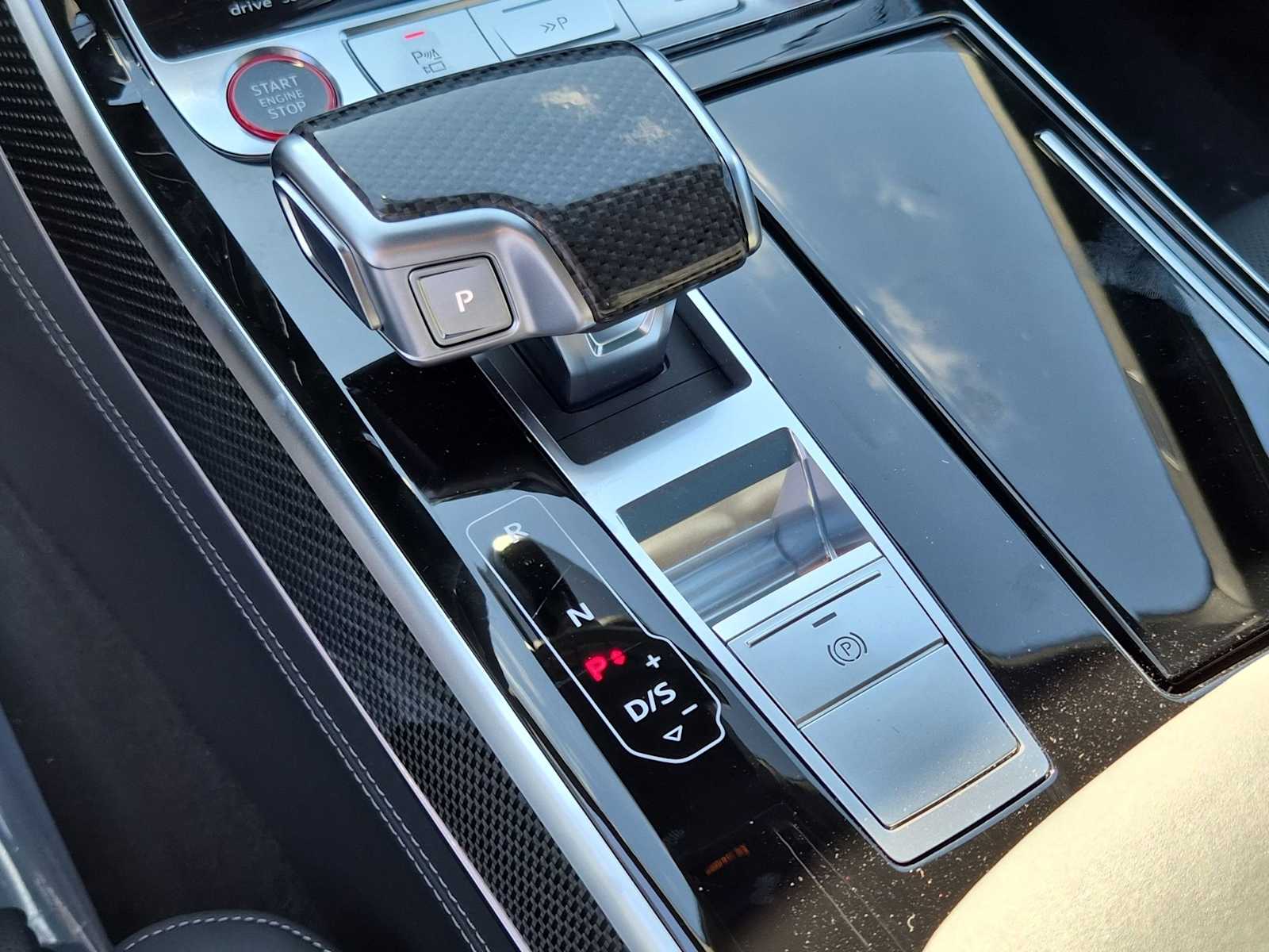 Thumbnail: 2025 Audi S8 - 25