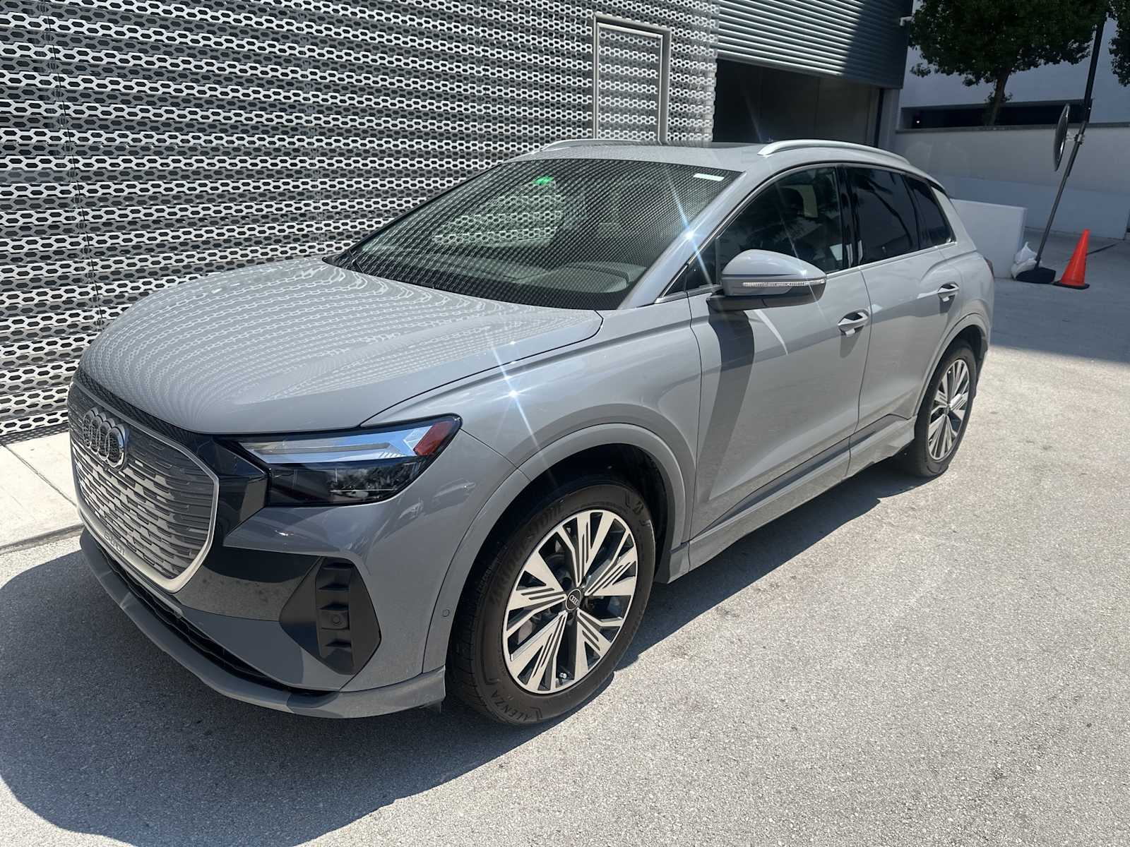 Thumbnail: 2023 Audi Q4 e-tron - 1