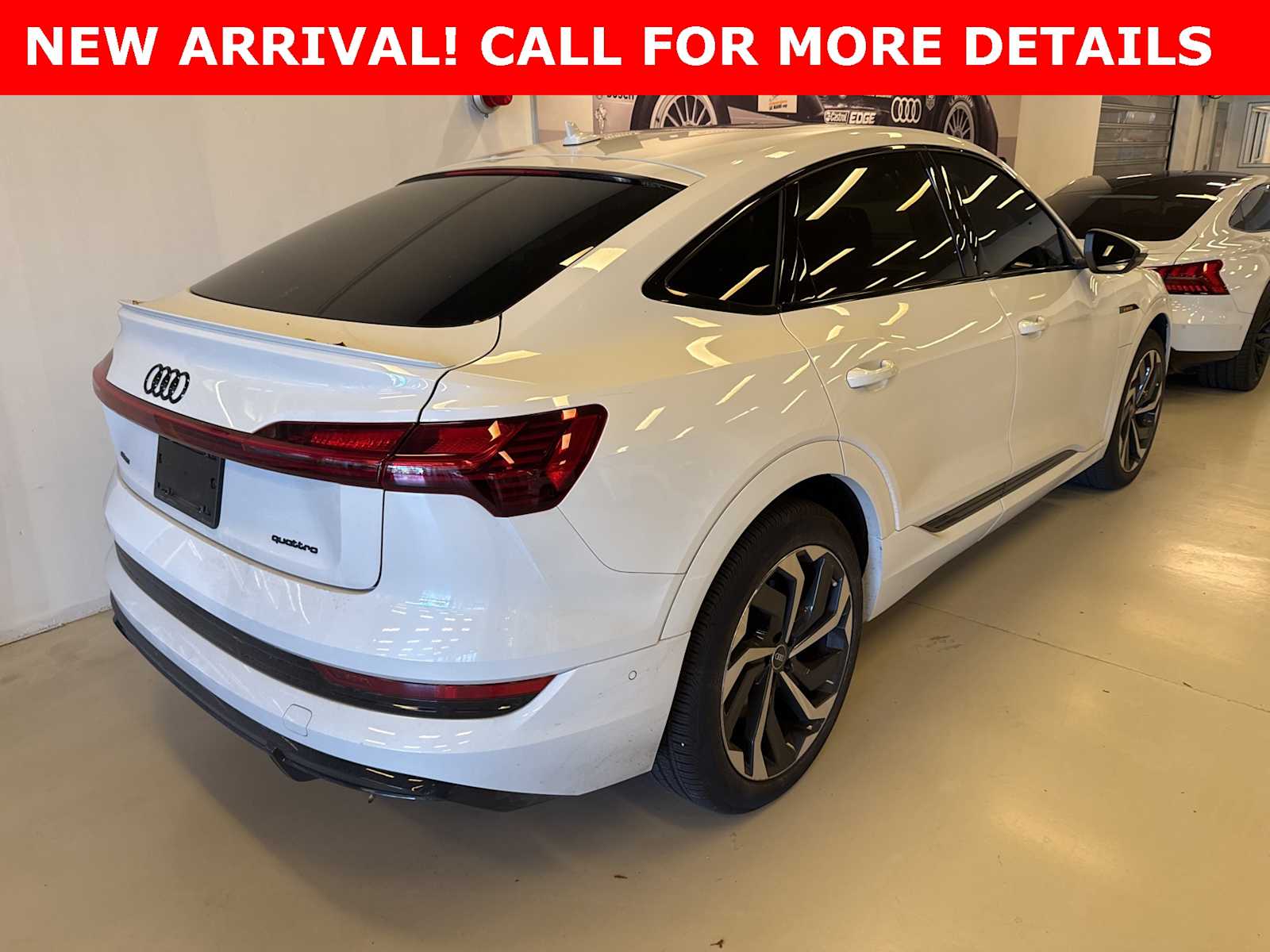Thumbnail: 2022 Audi e-tron S - 3