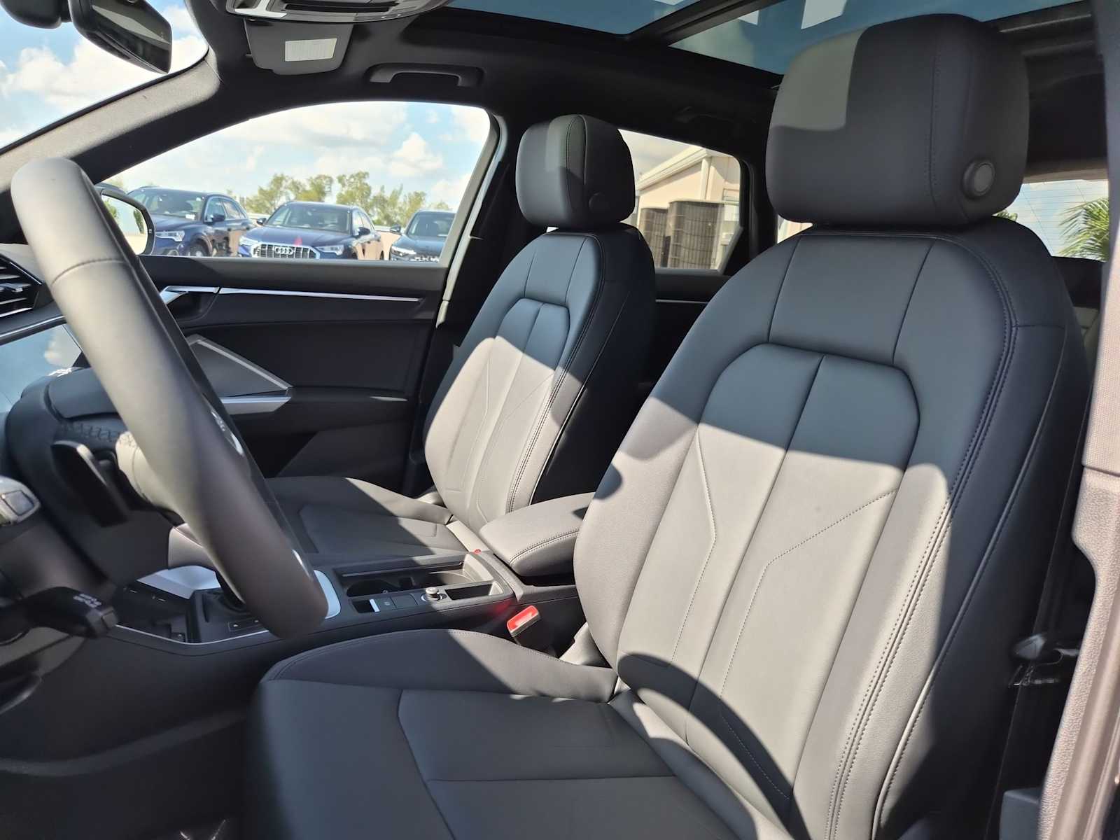 Thumbnail: 2025 Audi Q3 - 15