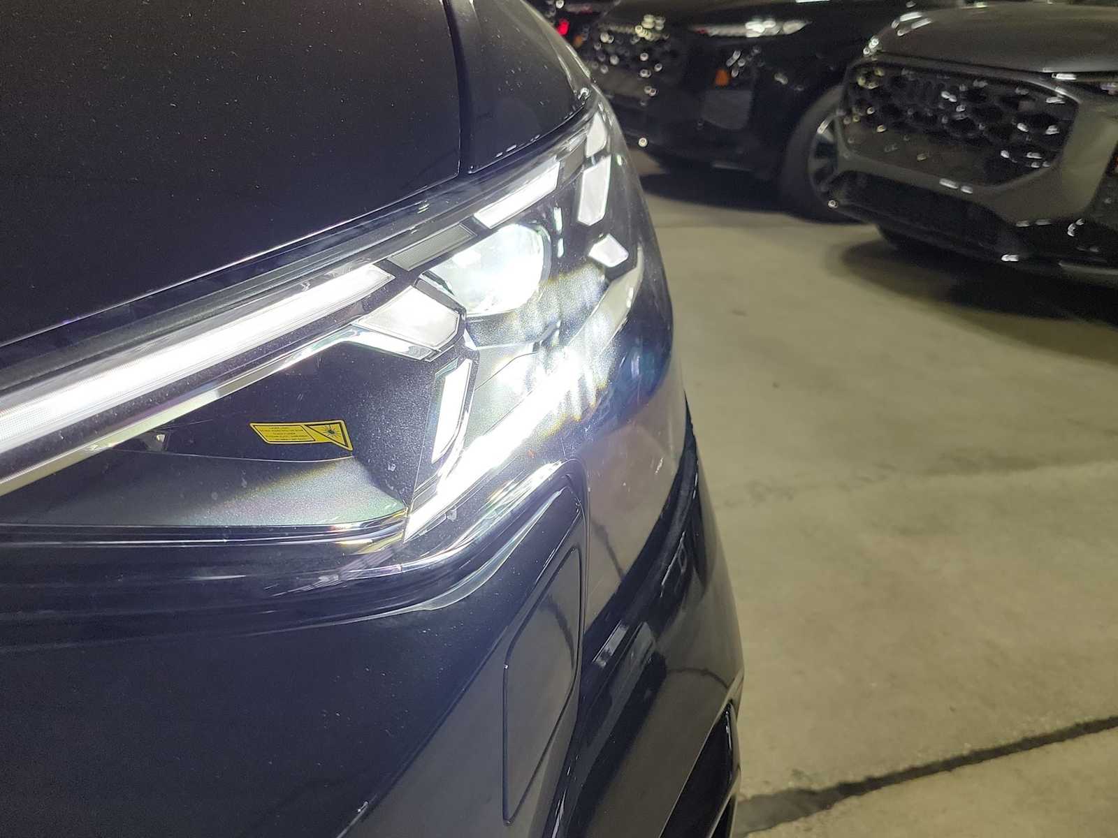 Thumbnail: 2026 Audi SQ8 - 8