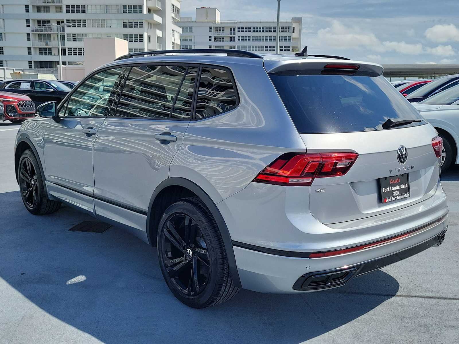 Thumbnail: 2023 Volkswagen Tiguan - 4
