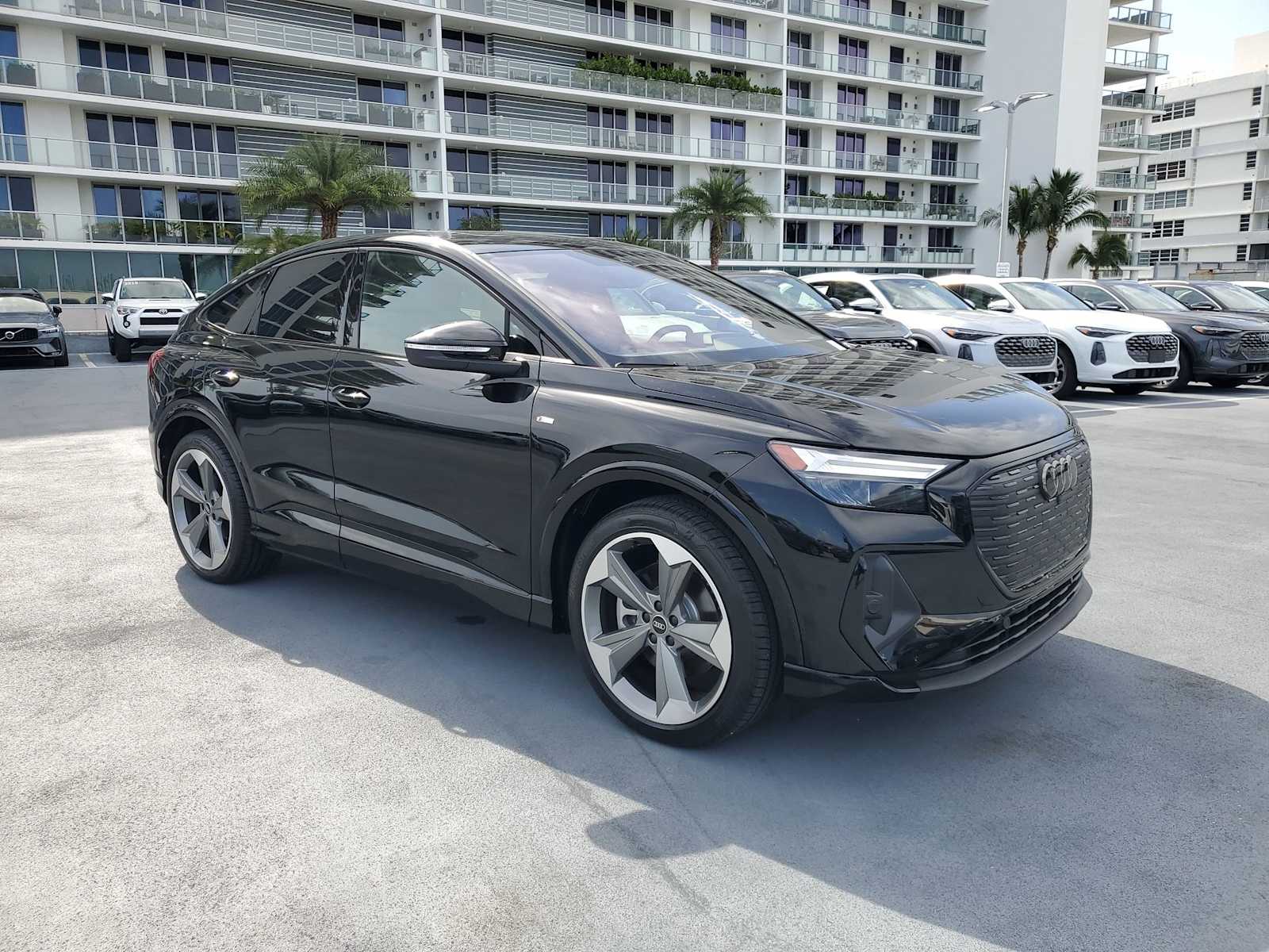 Thumbnail: 2025 Audi Q4 e-tron - 8