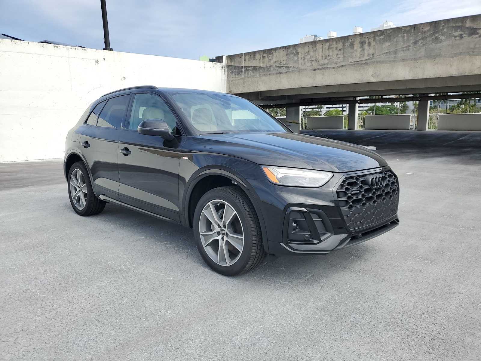 Thumbnail: 2025 Audi Q5 - 8