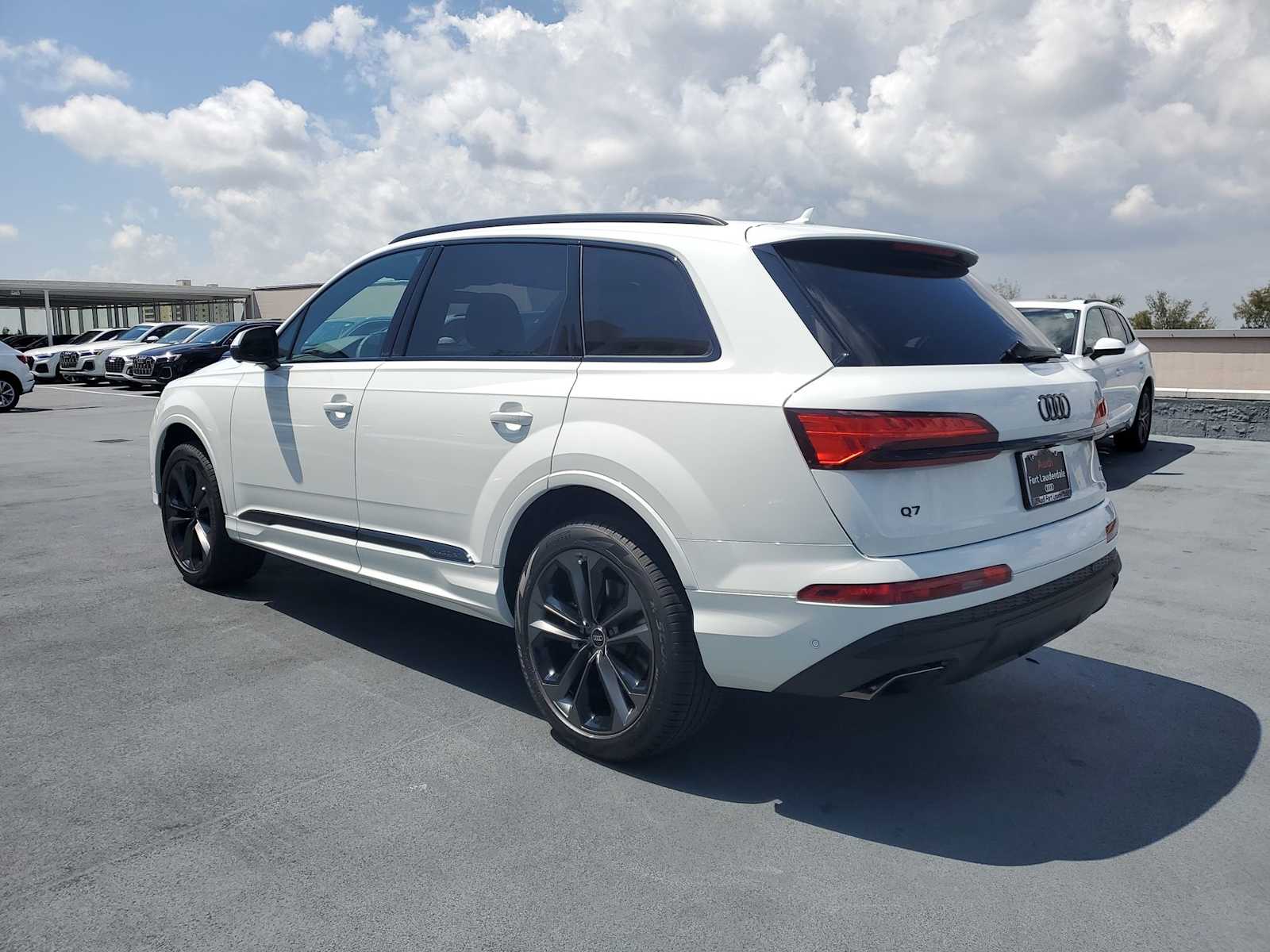 2025 Audi Q7 55 Premium Plus photo 4