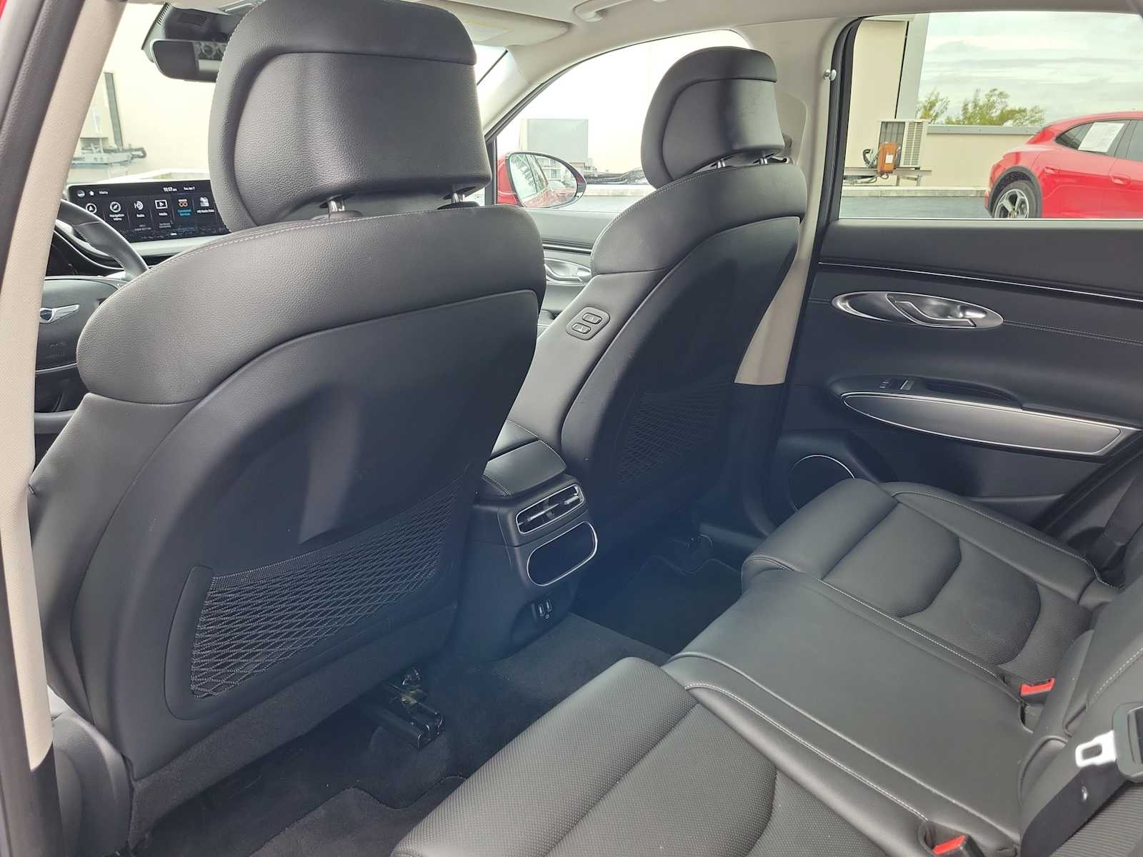 Thumbnail: 2023 Genesis GV70 - 17